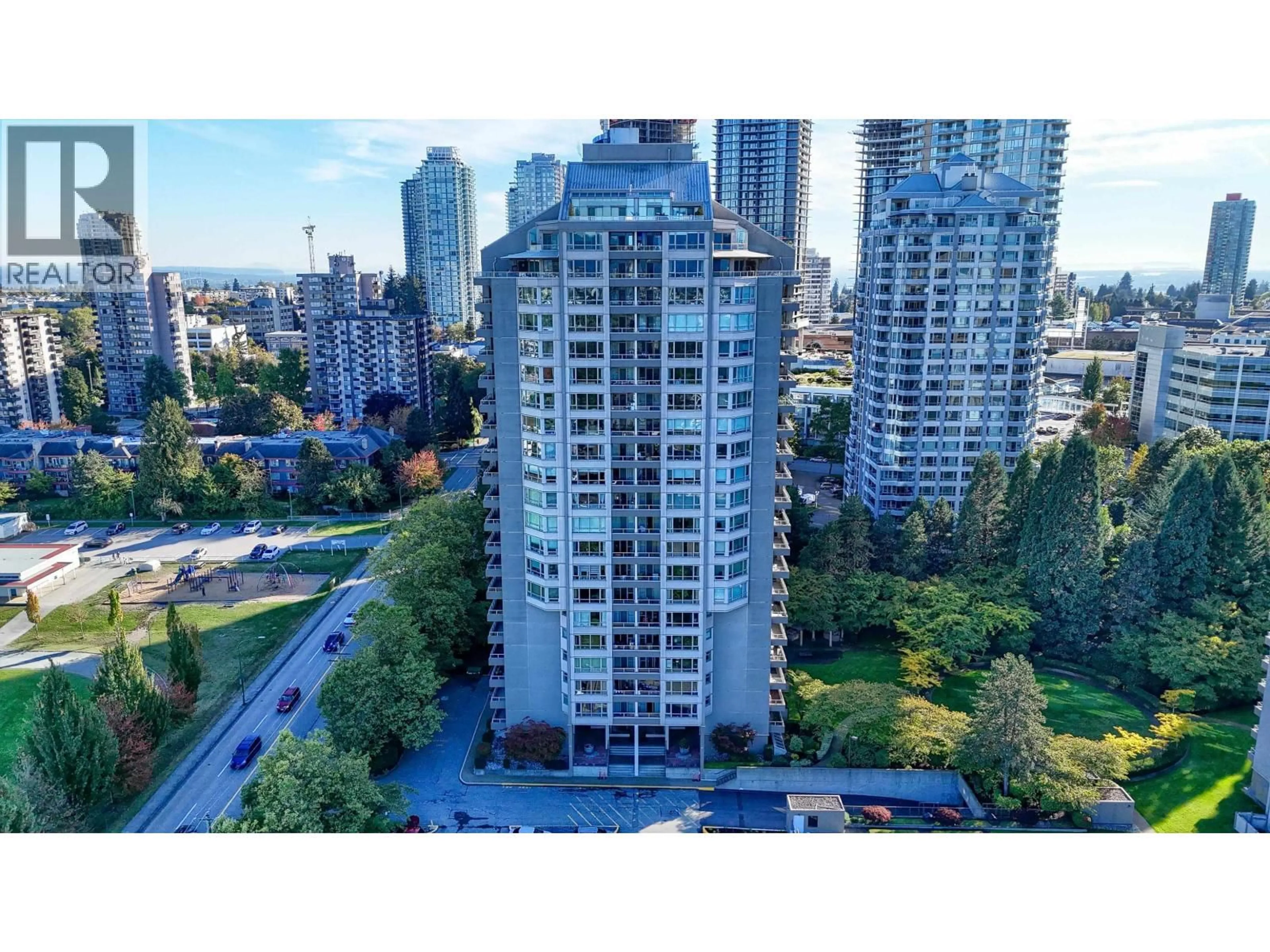 A pic from outside/outdoor area/front of a property/back of a property/a pic from drone, city buildings view from balcony for 2007 - 6055 NELSON AVENUE, Burnaby British Columbia V5H4L4