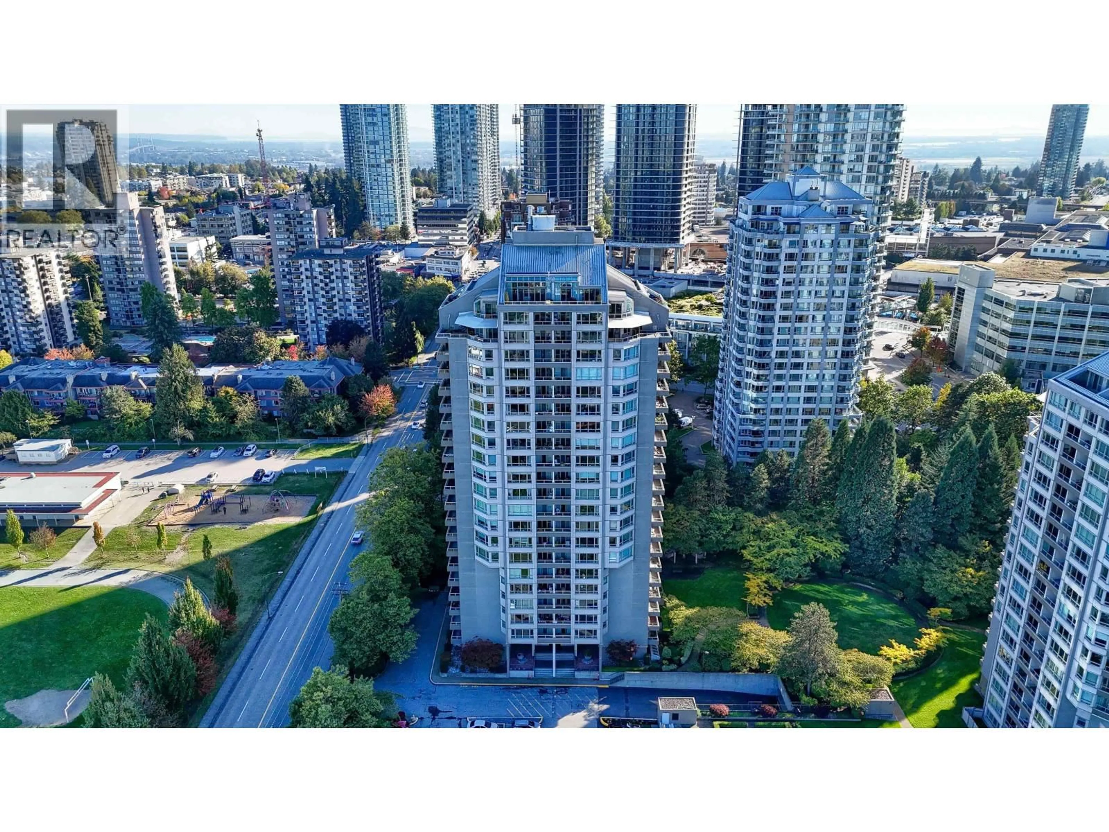 A pic from outside/outdoor area/front of a property/back of a property/a pic from drone, city buildings view from balcony for 2007 - 6055 NELSON AVENUE, Burnaby British Columbia V5H4L4