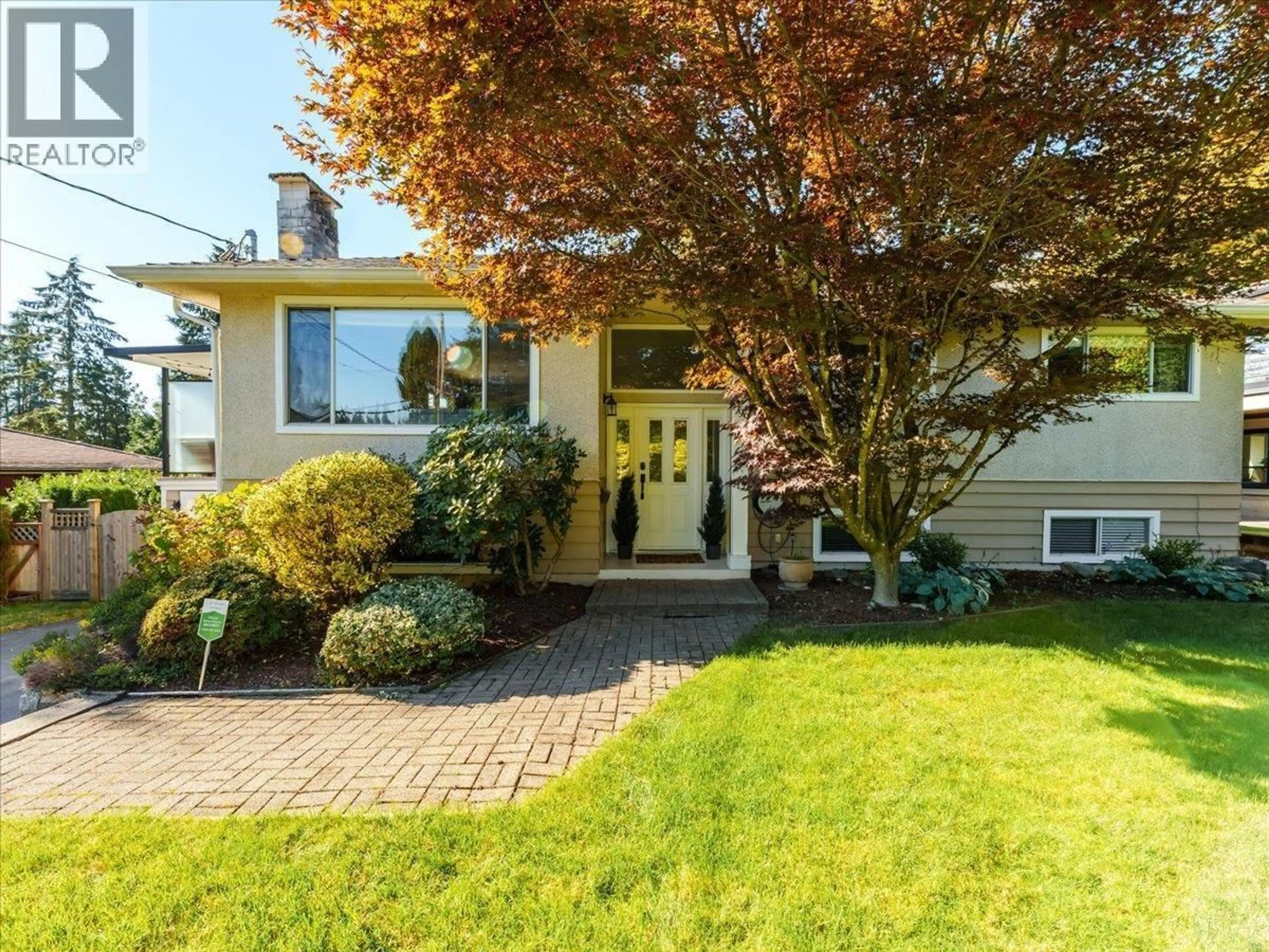 Home with vinyl exterior material, street for 799 PLYMOUTH DRIVE, North Vancouver British Columbia V7H2H5