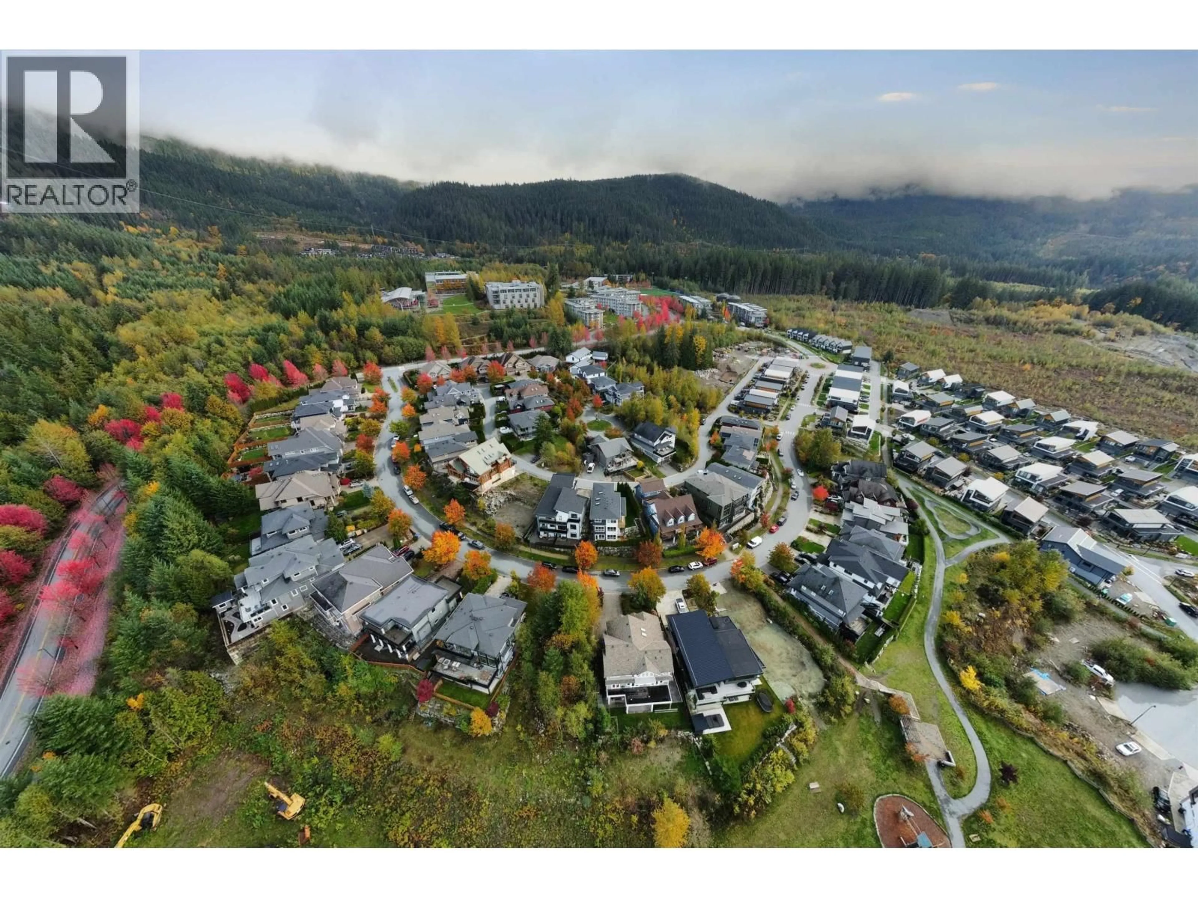 A pic from outside/outdoor area/front of a property/back of a property/a pic from drone, mountain view for 40874 THE CRESCENT, Squamish British Columbia V8B0R9