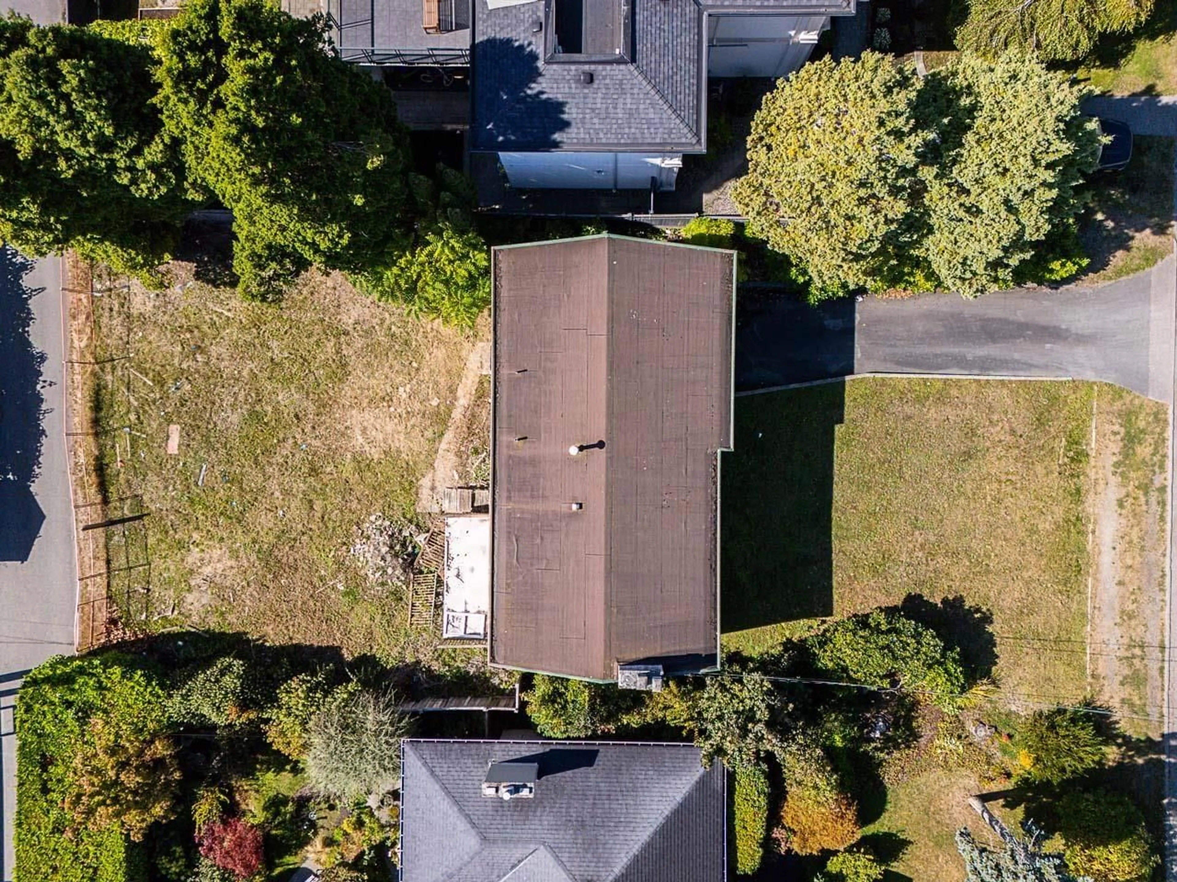 A pic from outside/outdoor area/front of a property/back of a property/a pic from drone, street for 13850 BLACKBURN, White Rock British Columbia V4B2Y8