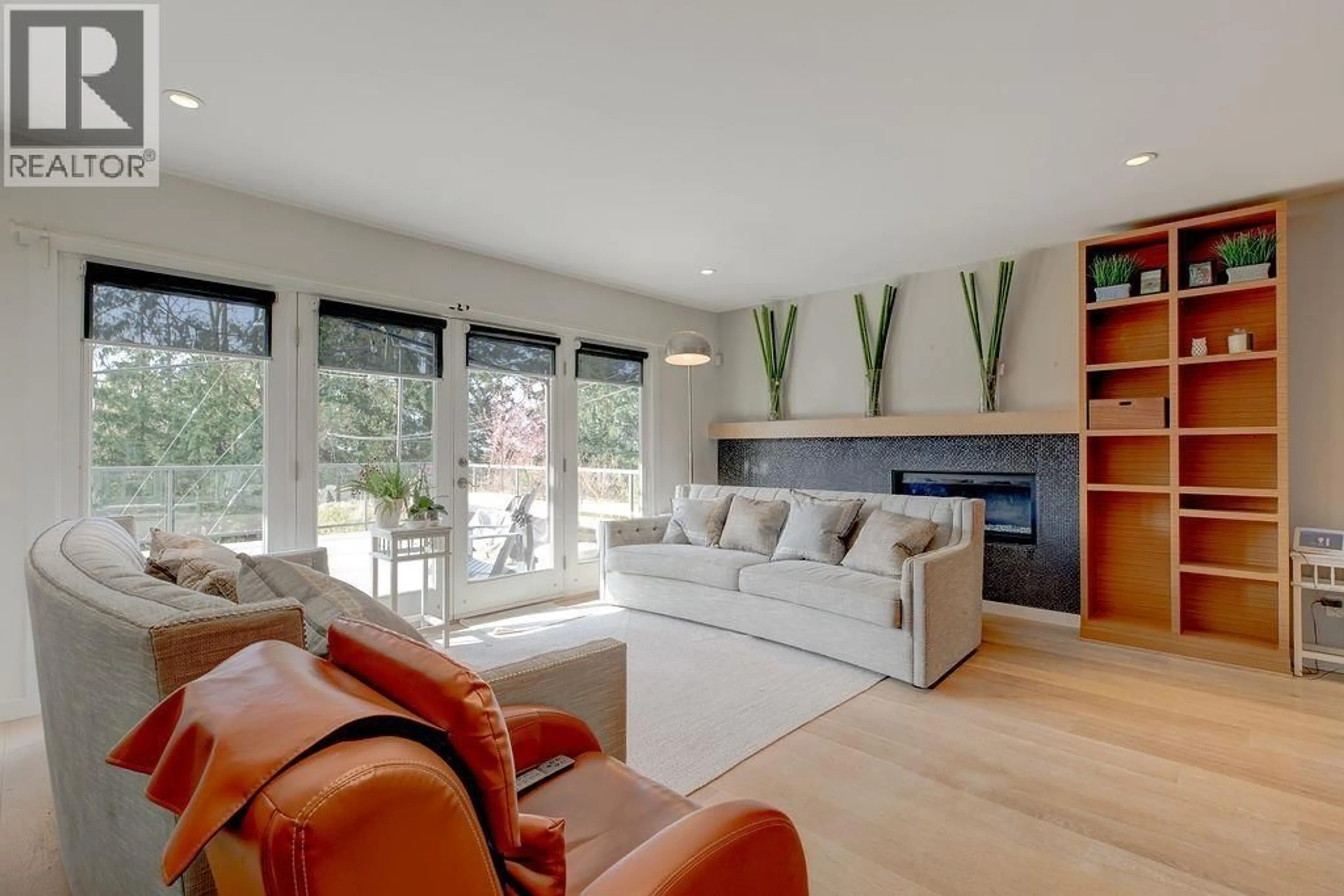 Living room with furniture, unknown for 5691 KEITH STREET, Burnaby British Columbia V5J3C4