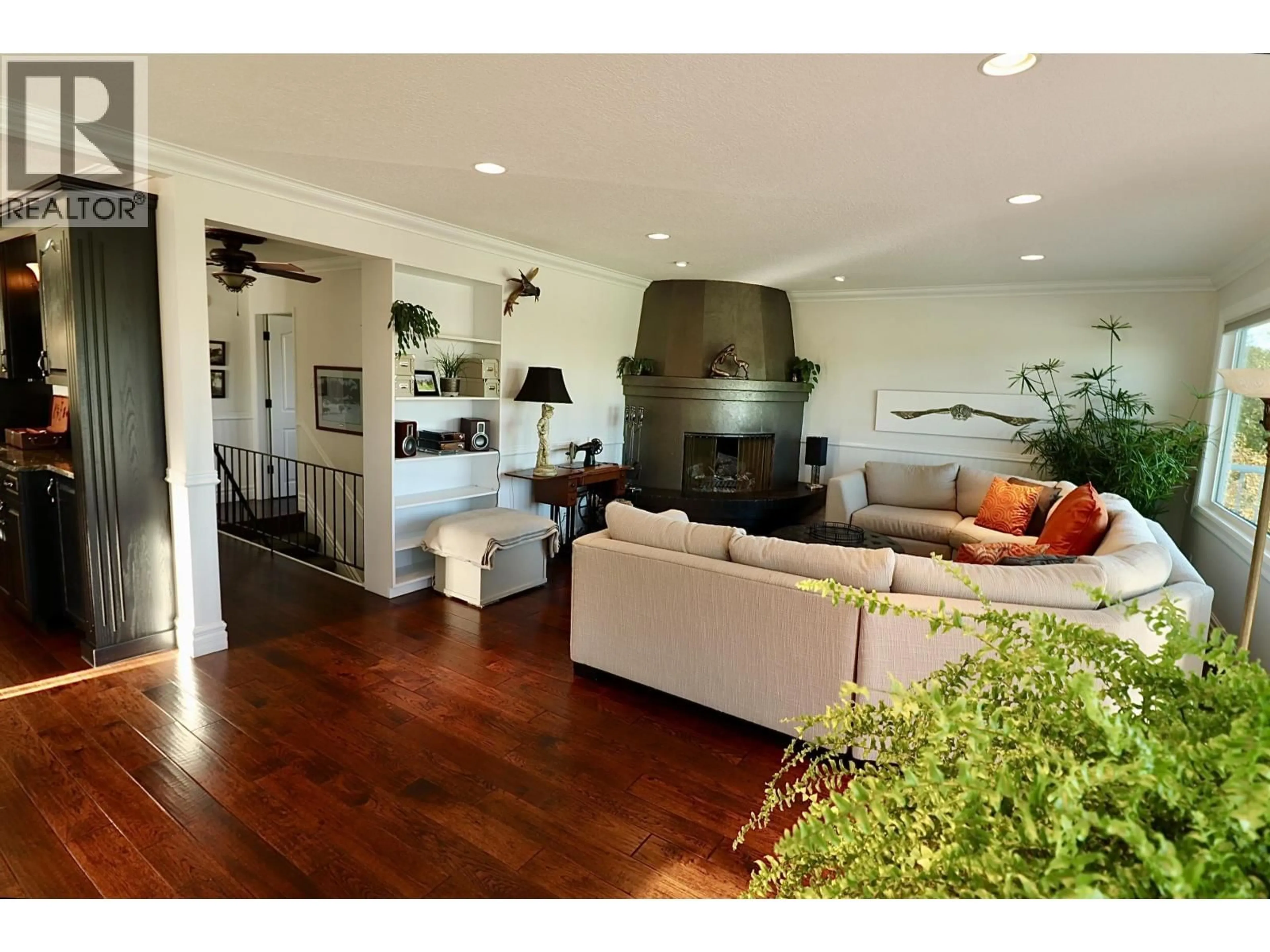 Living room with furniture, wood/laminate floor for 339 MOFFAT STREET, Prince George British Columbia V2M3G6