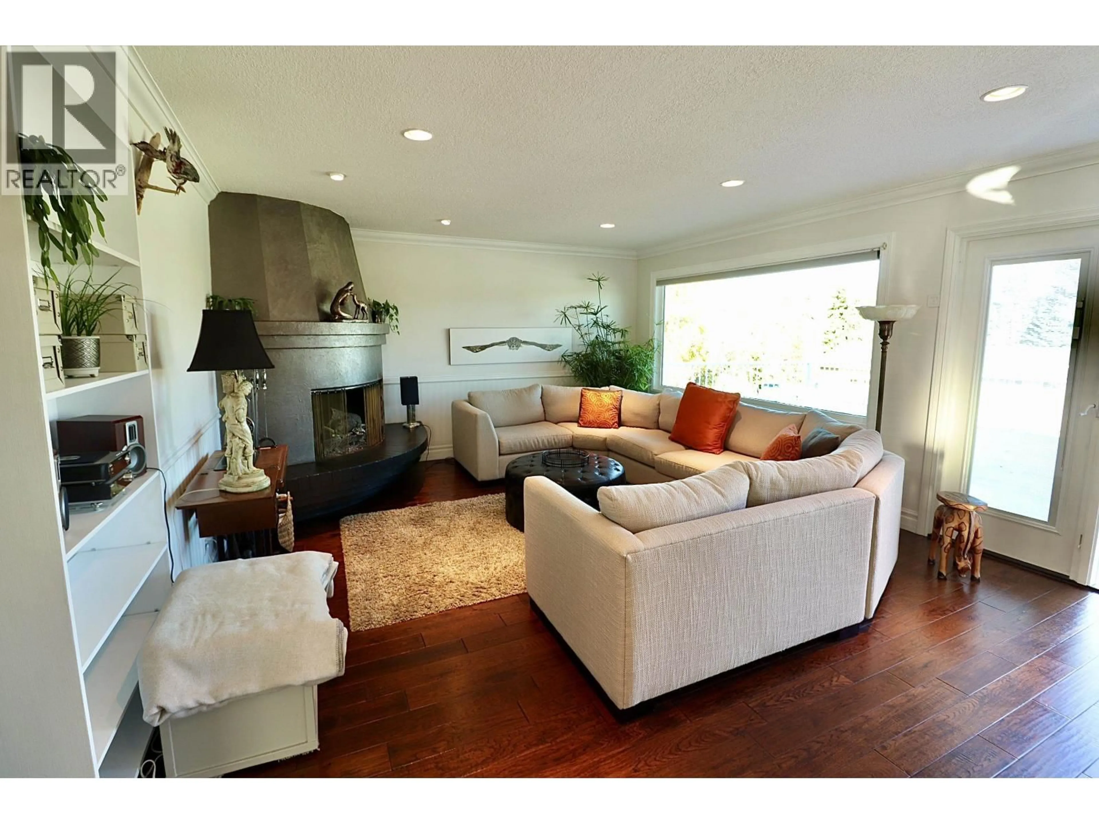 Living room with furniture, wood/laminate floor for 339 MOFFAT STREET, Prince George British Columbia V2M3G6