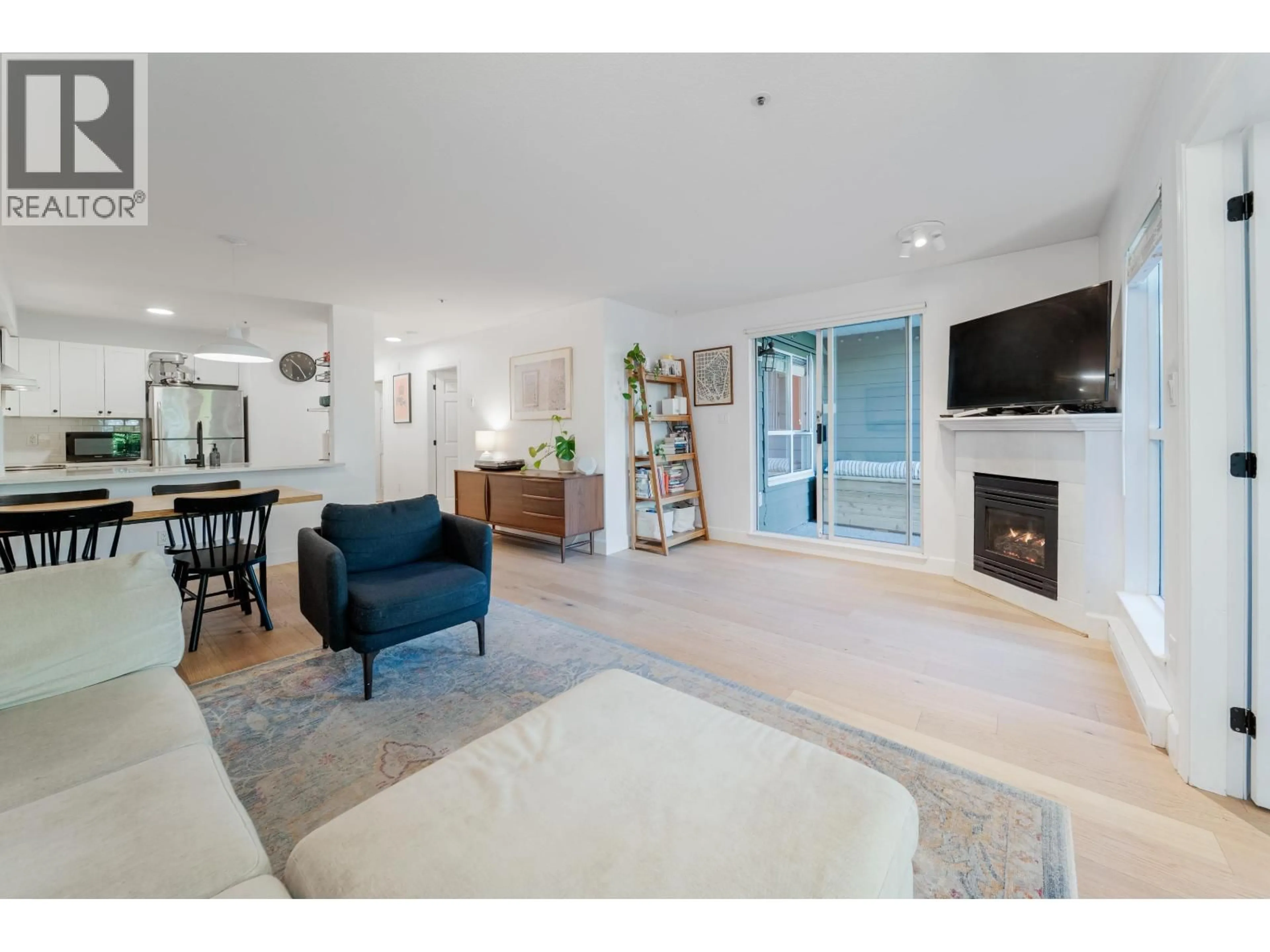 Living room with furniture, unknown for 101 - 225 19TH AVENUE, Vancouver British Columbia V5V1J3