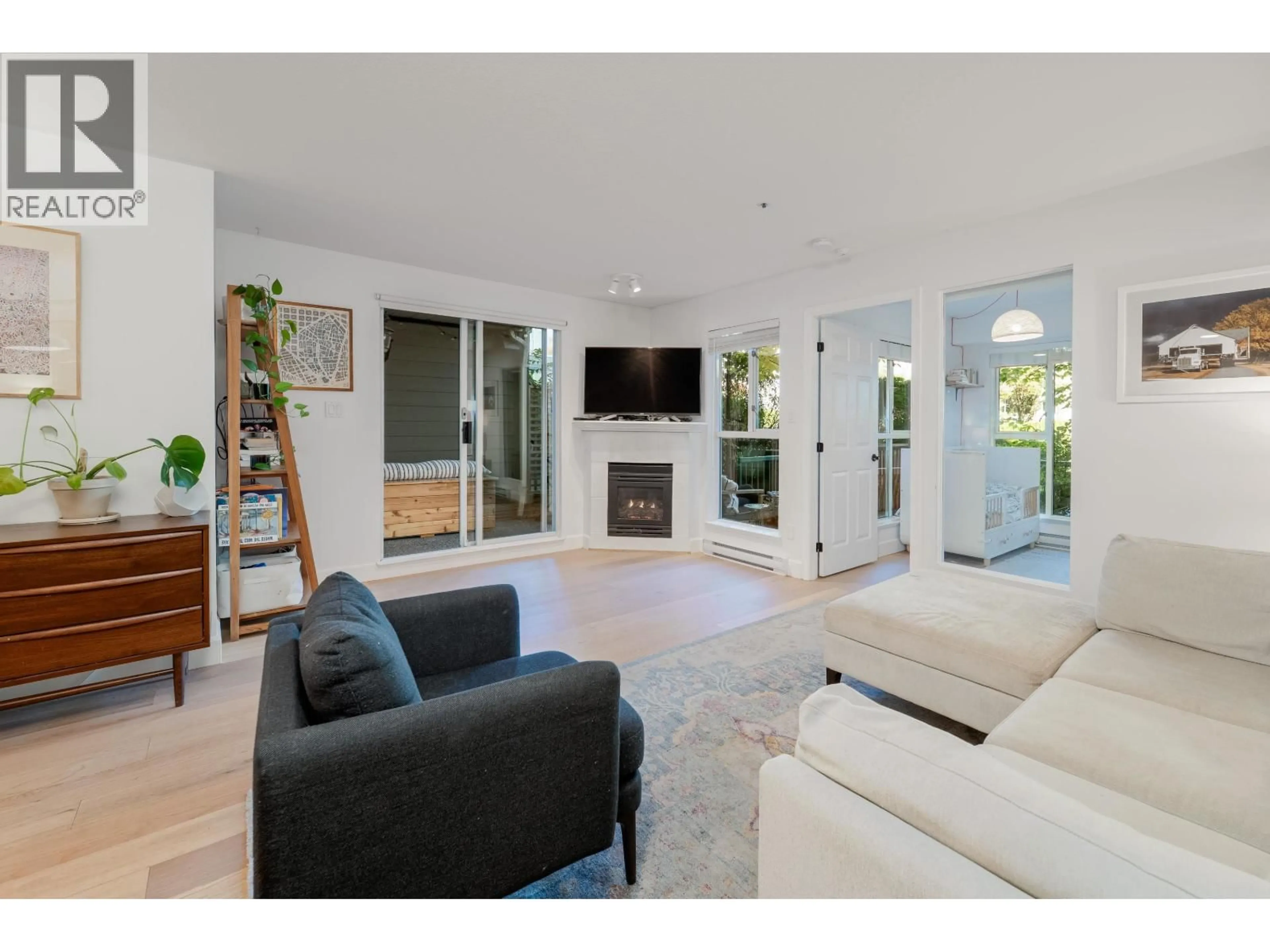 Living room with furniture, unknown for 101 - 225 19TH AVENUE, Vancouver British Columbia V5V1J3