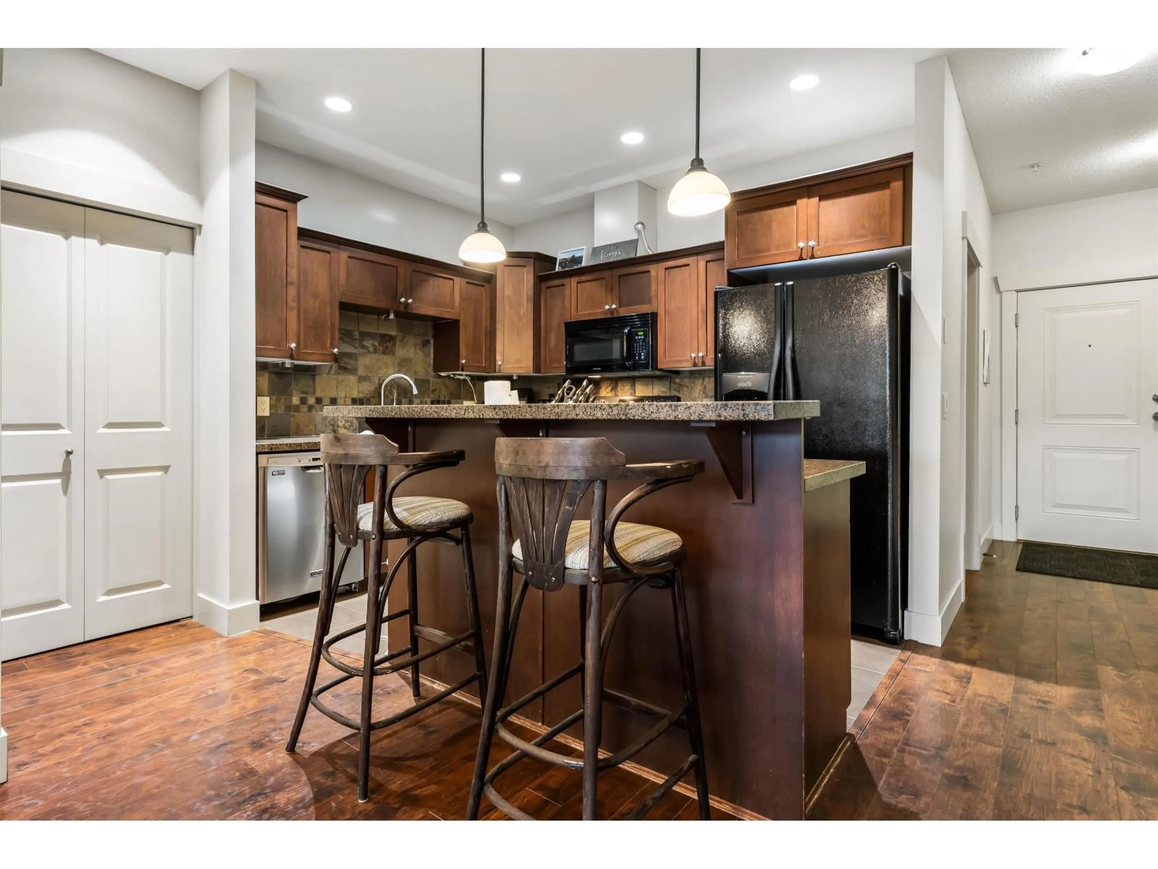 Open concept kitchen, ceramic/tile floor for 303 - 45615 BRETT AVENUE, Chilliwack British Columbia V2P1P1