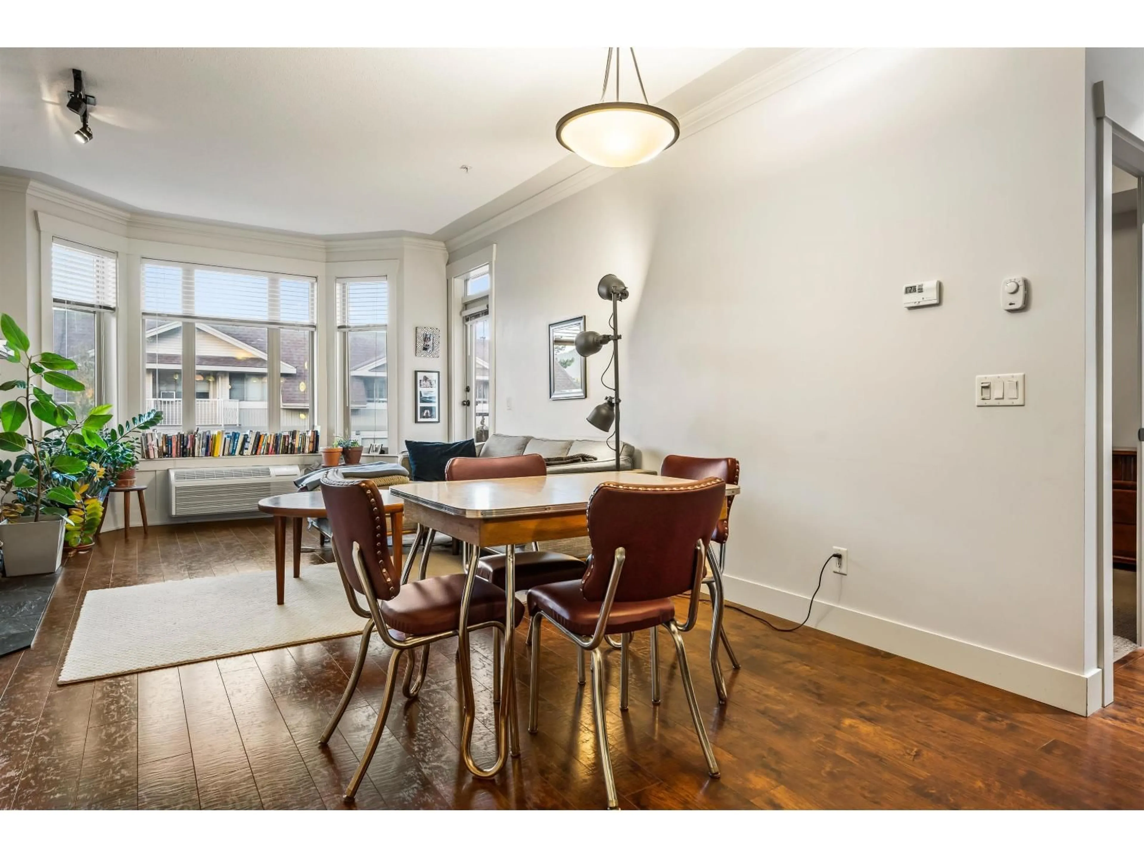 Dining room, wood/laminate floor for 303 - 45615 BRETT AVENUE, Chilliwack British Columbia V2P1P1