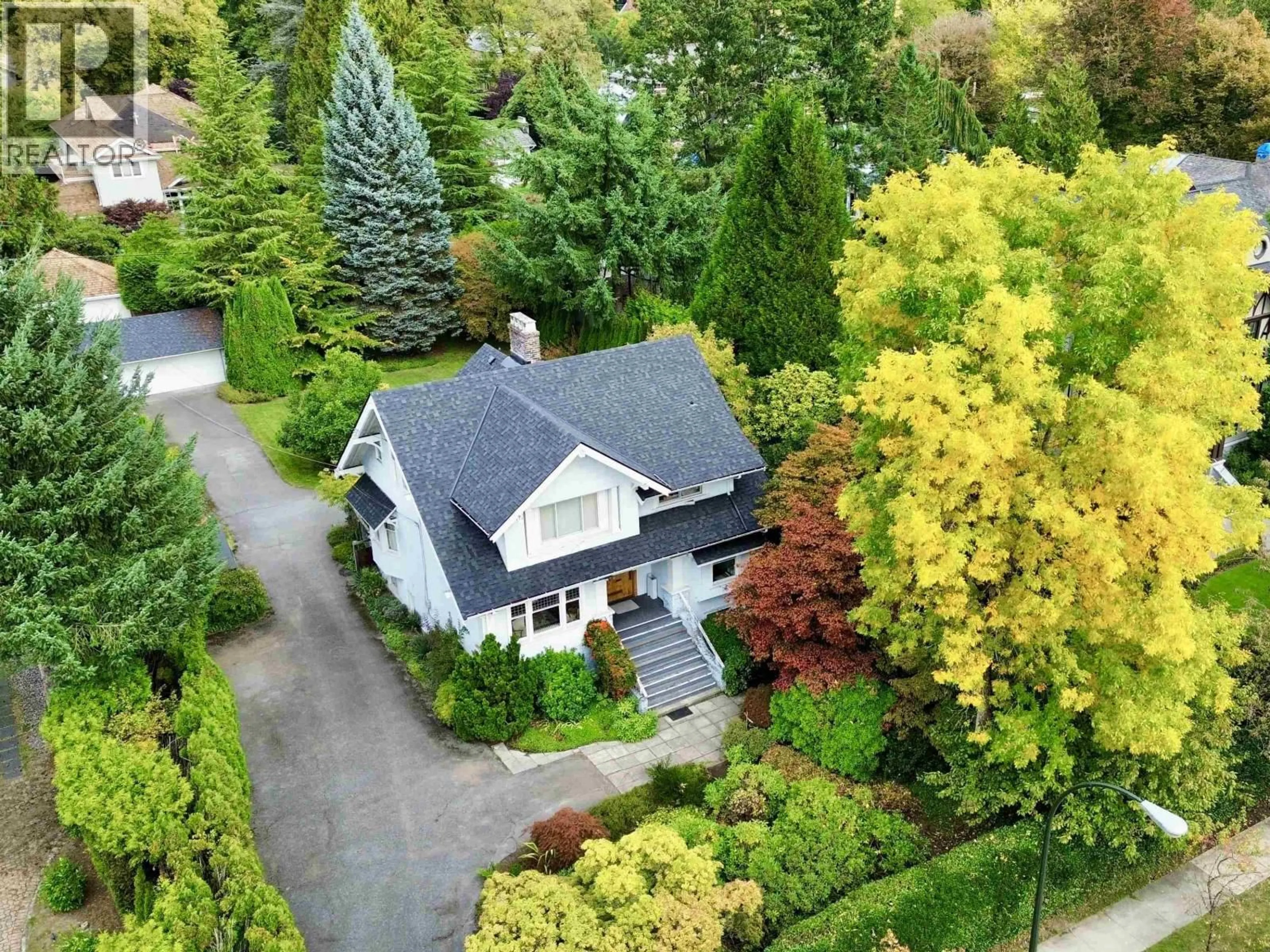 A pic from outside/outdoor area/front of a property/back of a property/a pic from drone, street for 1251 KING EDWARD AVENUE, Vancouver British Columbia V6H1Z8
