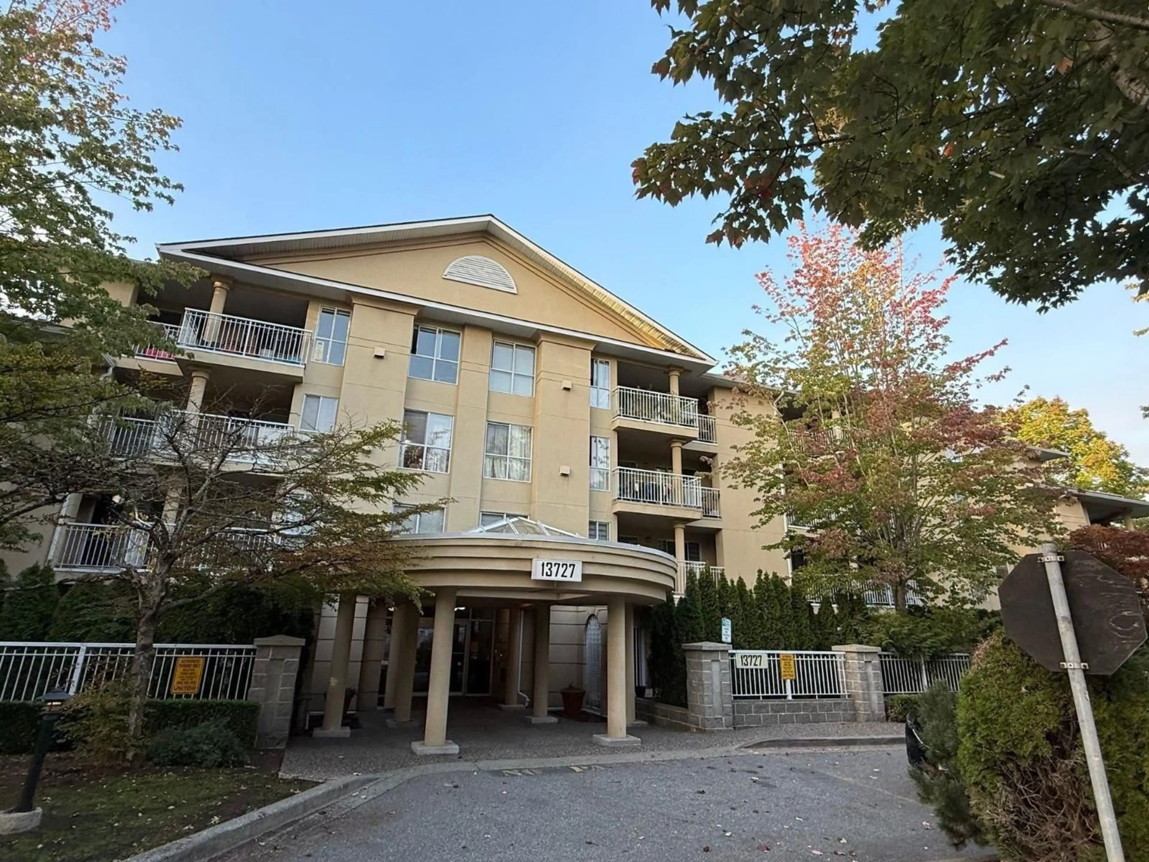 Unknown for 213 - 13727 74, Surrey British Columbia V3W0M7