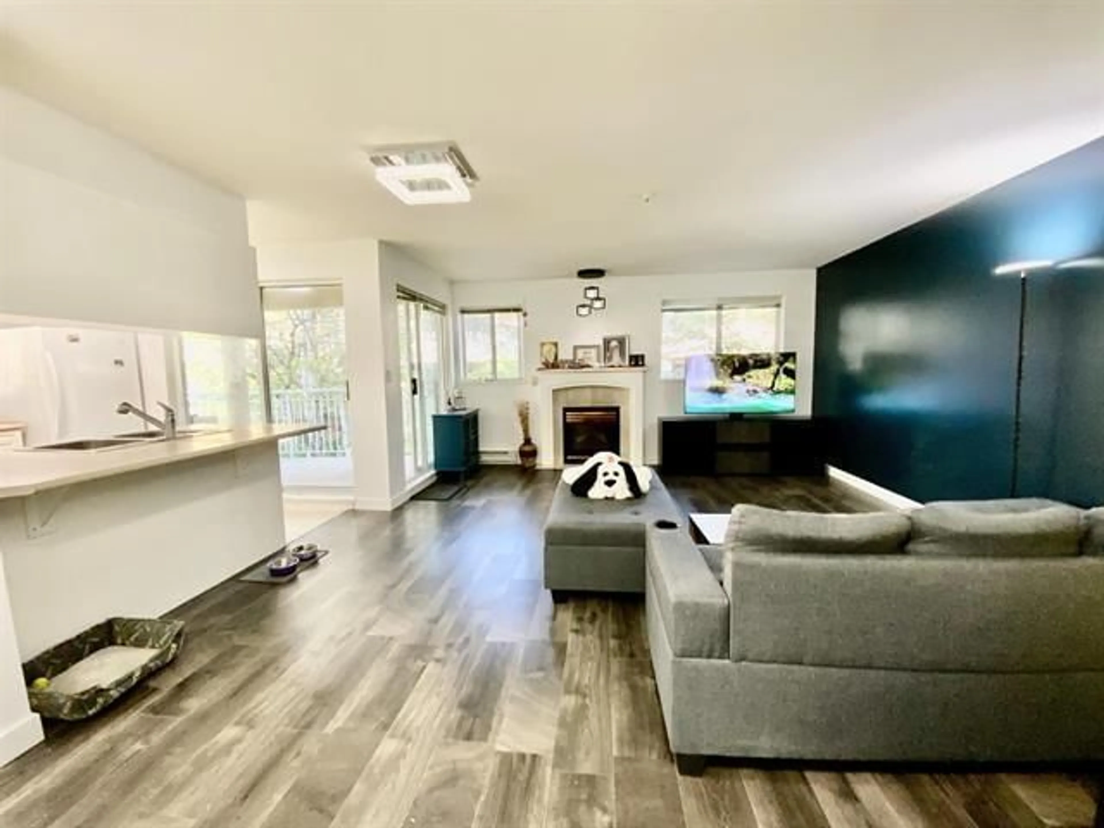 Living room with furniture, unknown for 213 - 13727 74, Surrey British Columbia V3W0M7