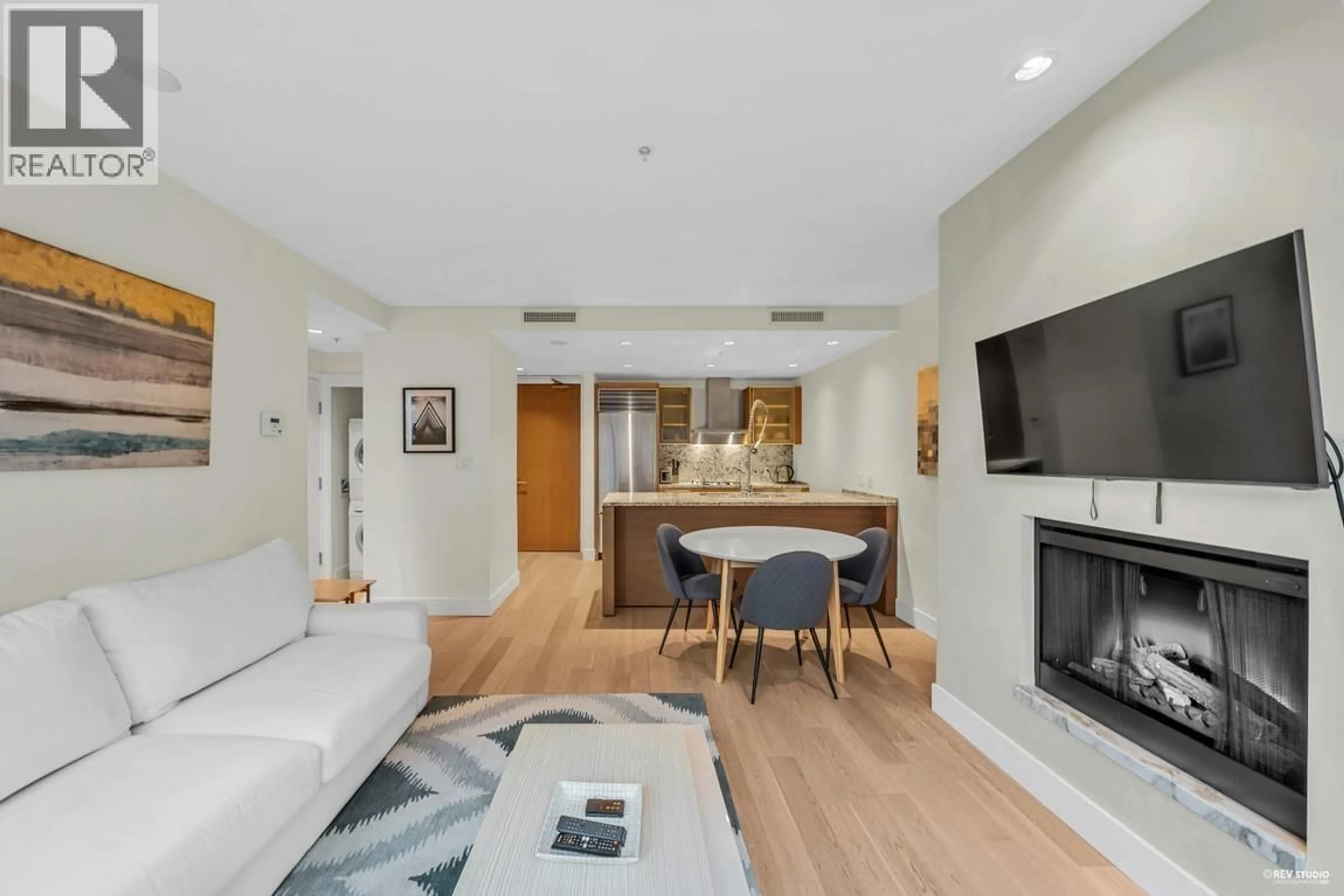 Living room with furniture, unknown for 3307 - 1111 ALBERNI STREET, Vancouver British Columbia V6E4V2