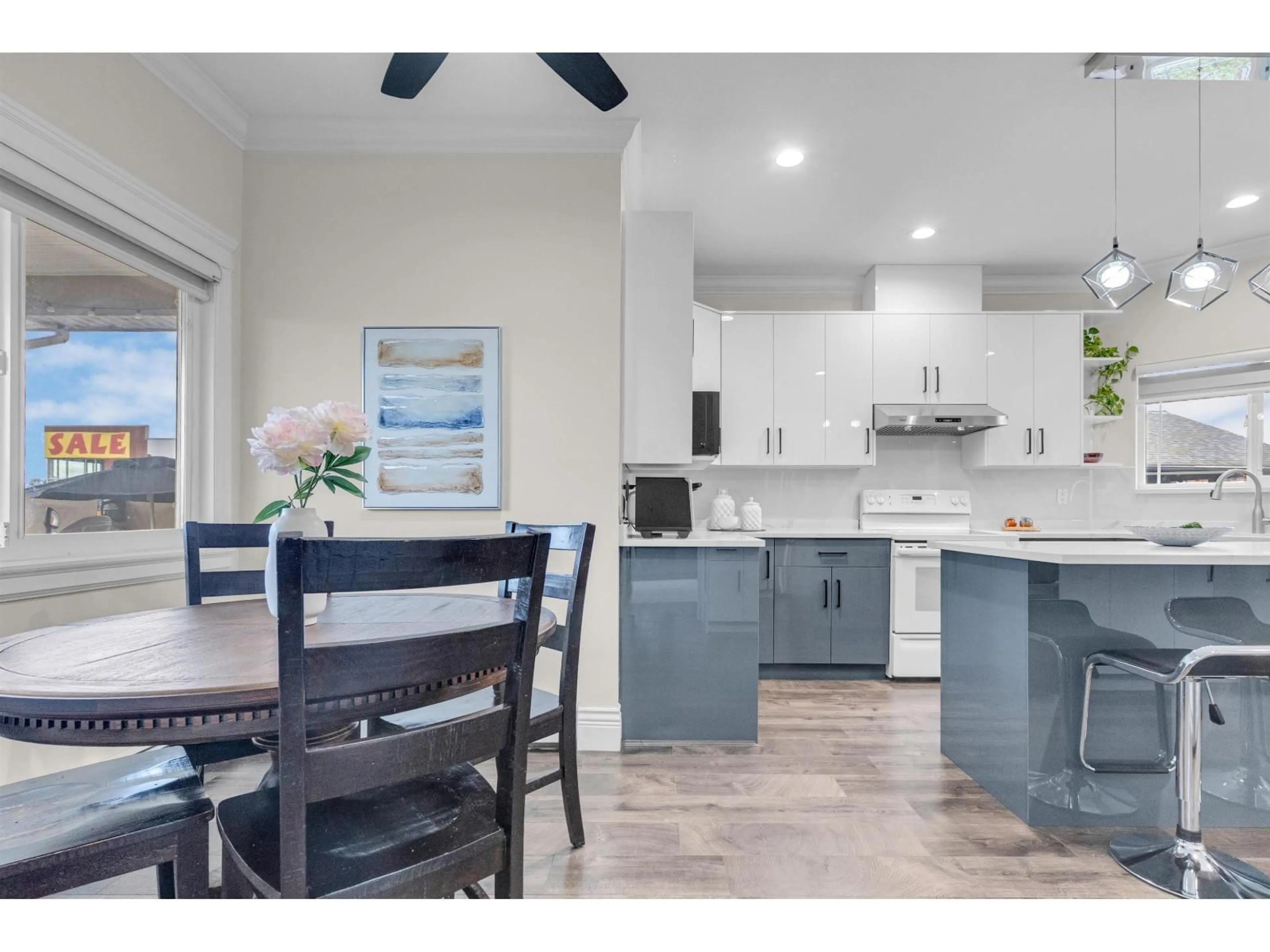 Open concept kitchen, ceramic/tile floor for 13185 73, Surrey British Columbia V3W2R4