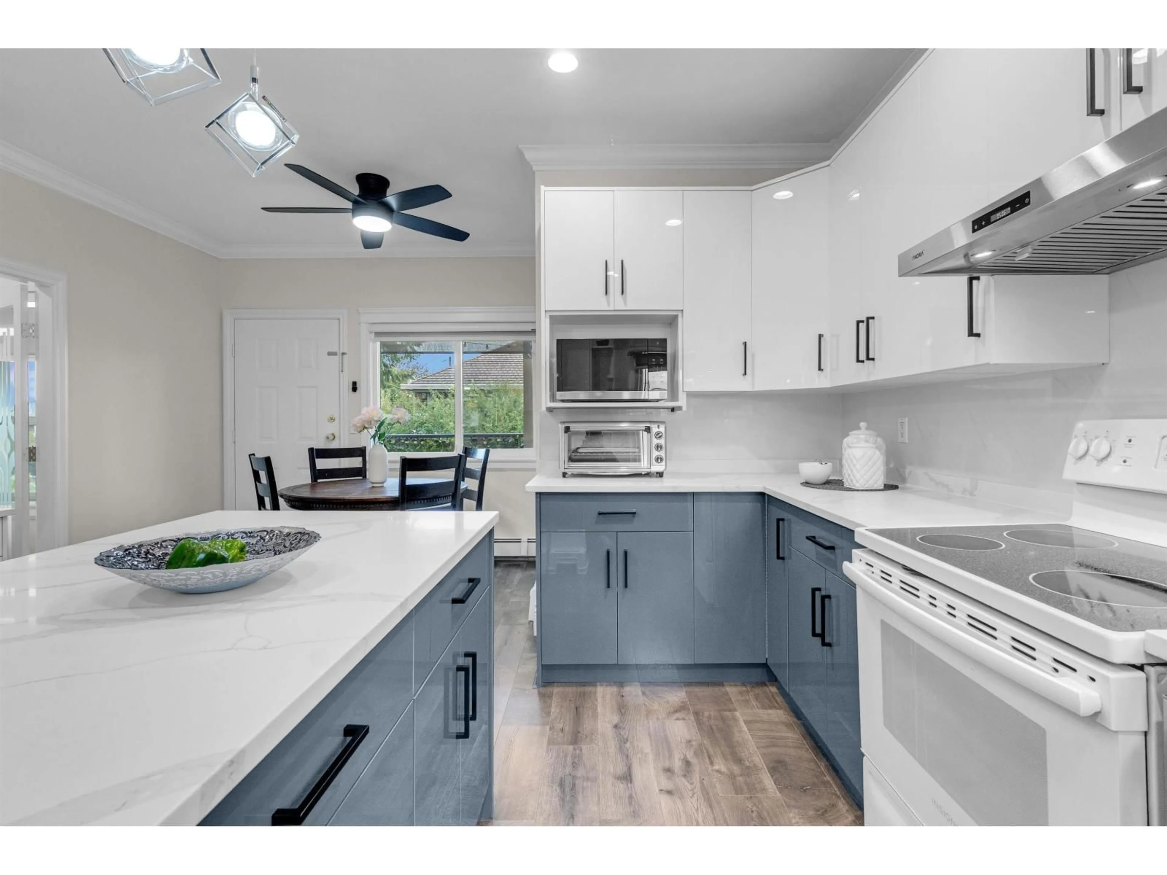 Open concept kitchen, ceramic/tile floor for 13185 73, Surrey British Columbia V3W2R4