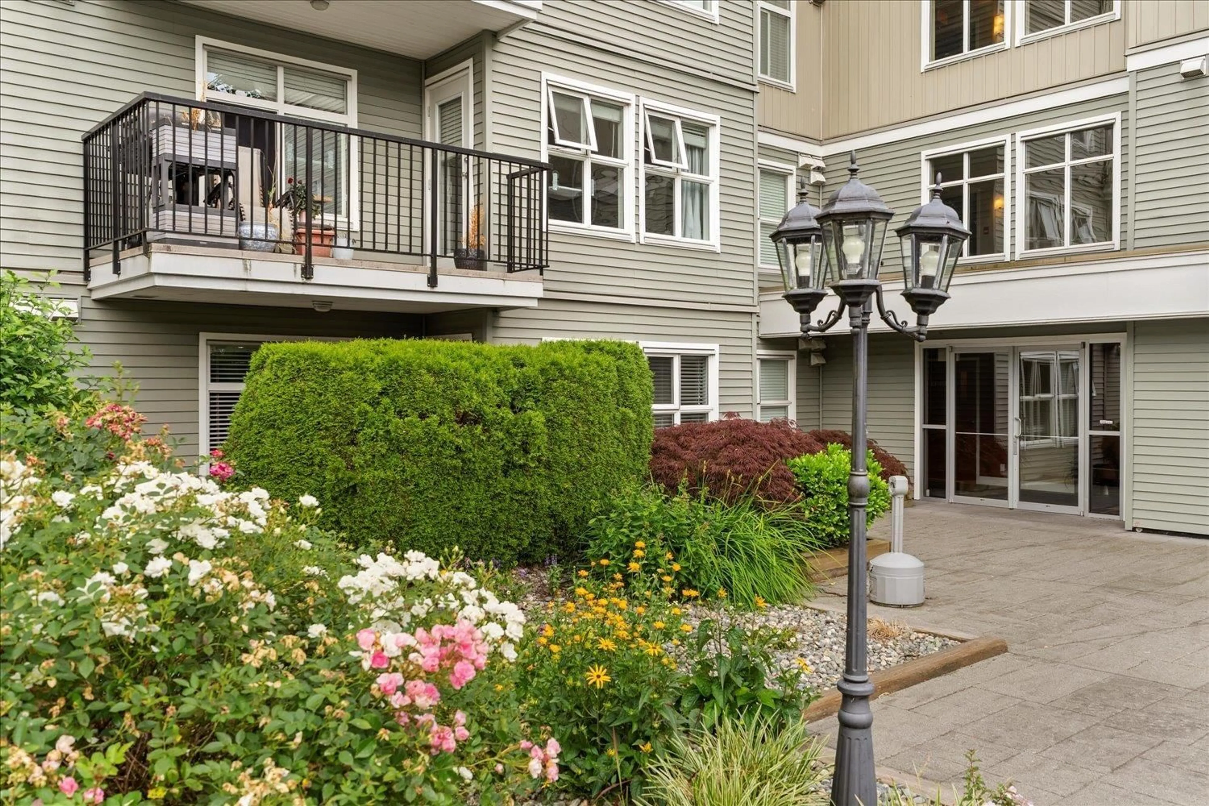 Patio, street for 411 - 33255 OLD YALE, Abbotsford British Columbia V2S8R2