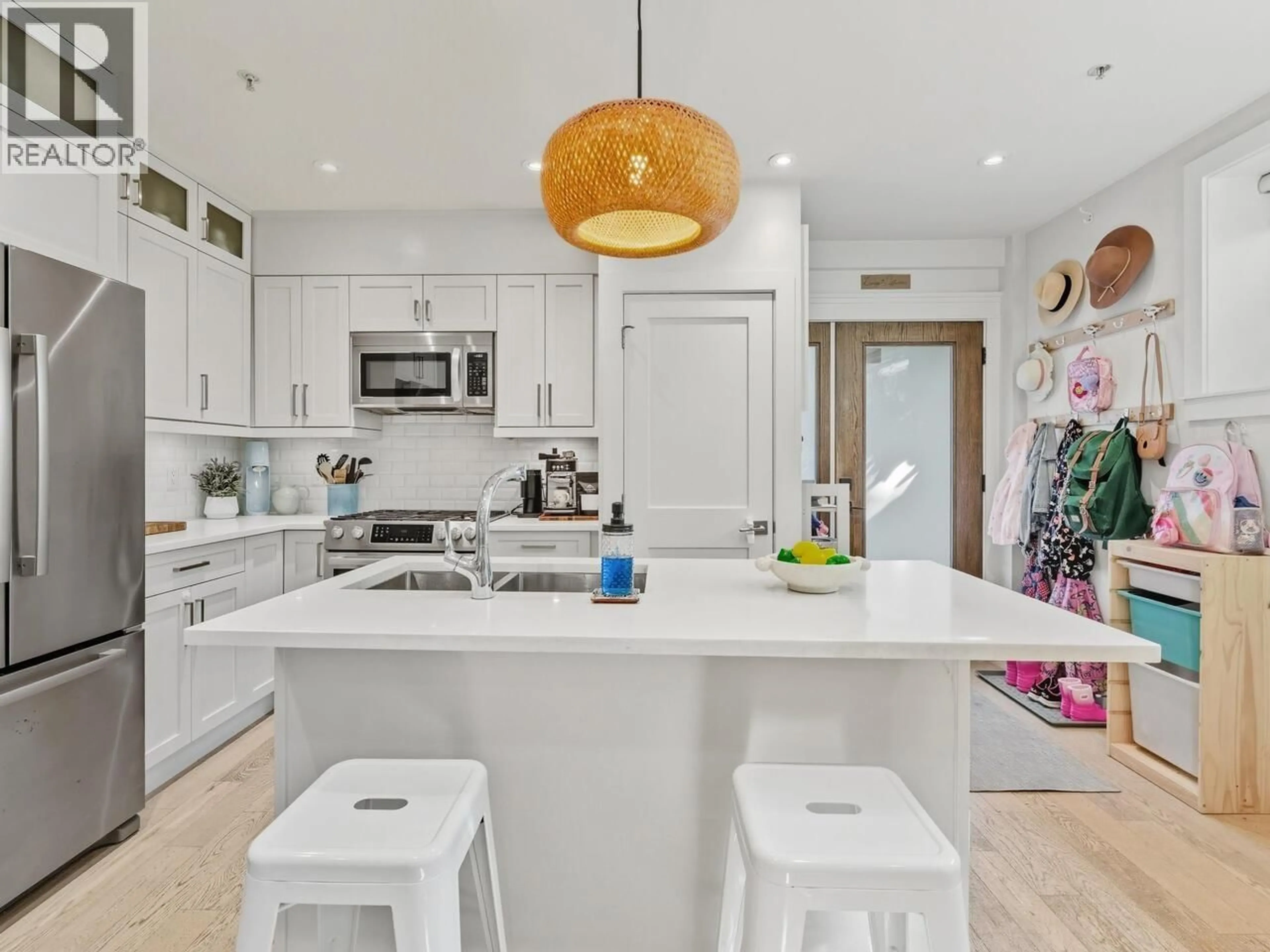 Open concept kitchen, ceramic/tile floor for 165 14TH AVENUE, Vancouver British Columbia V5Y1W8