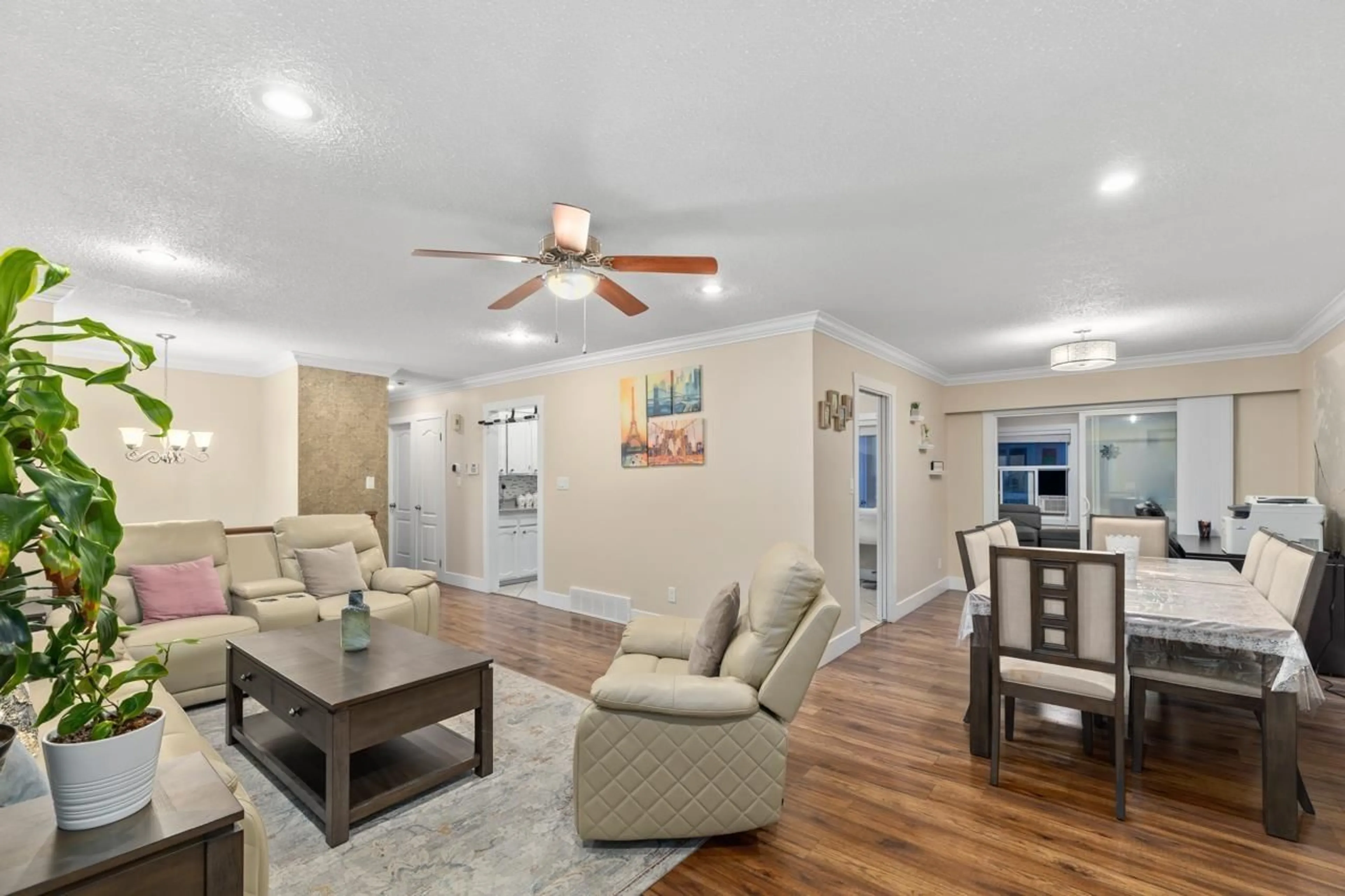 Living room with furniture, unknown for 2316 BEAVER, Abbotsford British Columbia V2T3E1