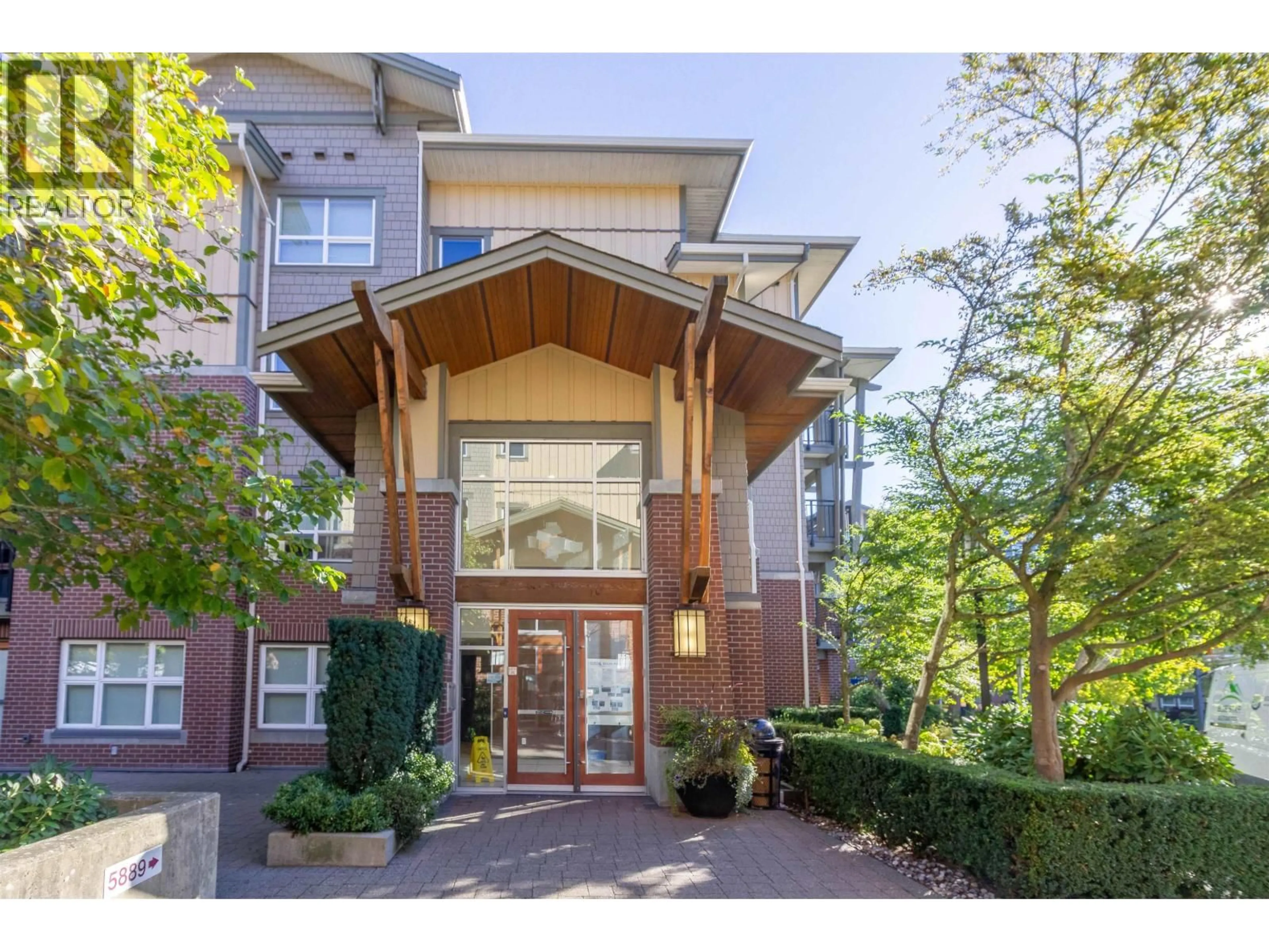Indoor foyer for 108 - 5889 IRMIN STREET, Burnaby British Columbia V5J0C1