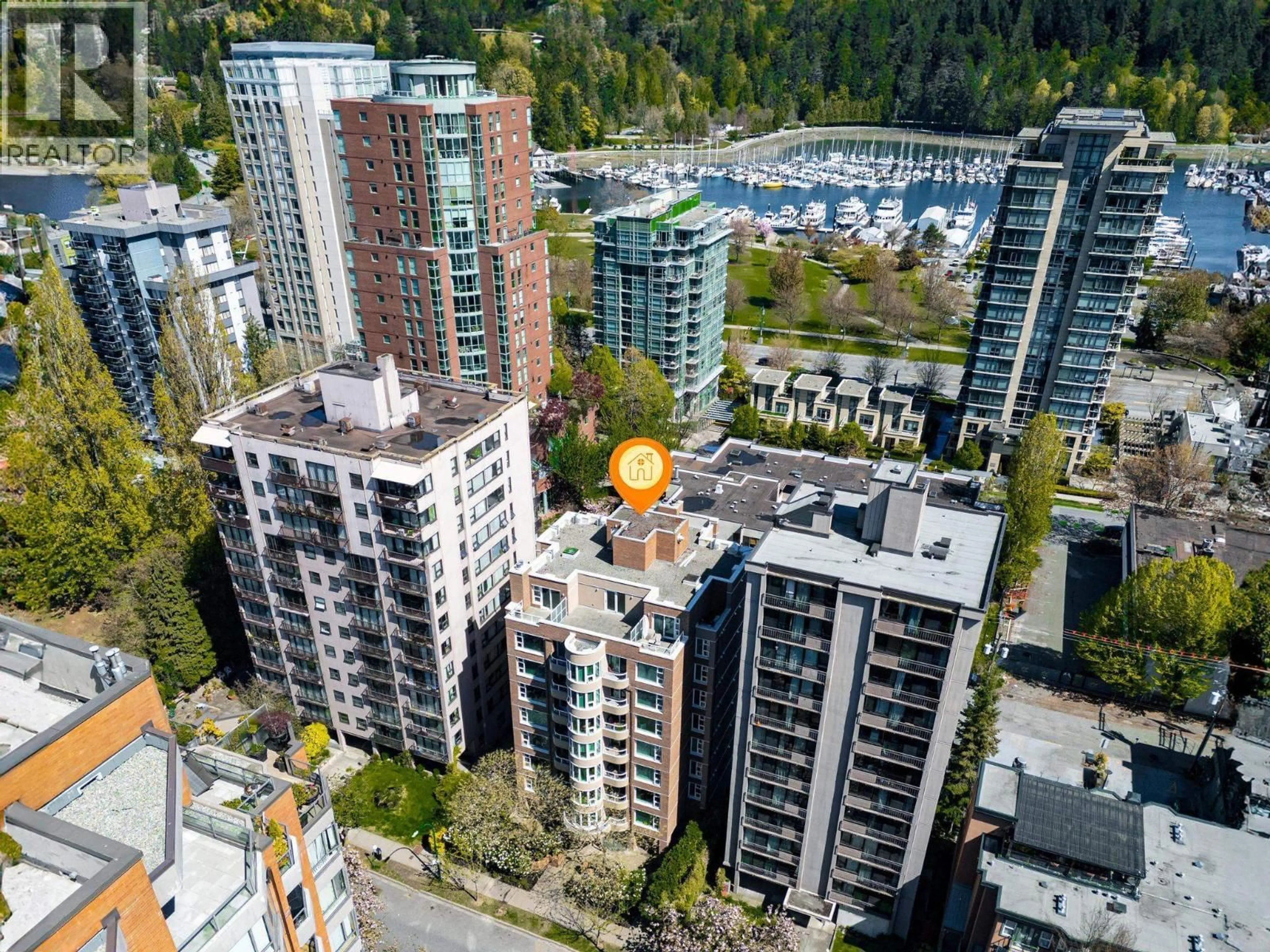 A pic from outside/outdoor area/front of a property/back of a property/a pic from drone, city buildings view from balcony for 203 - 1845 ROBSON STREET, Vancouver British Columbia V6G1E4