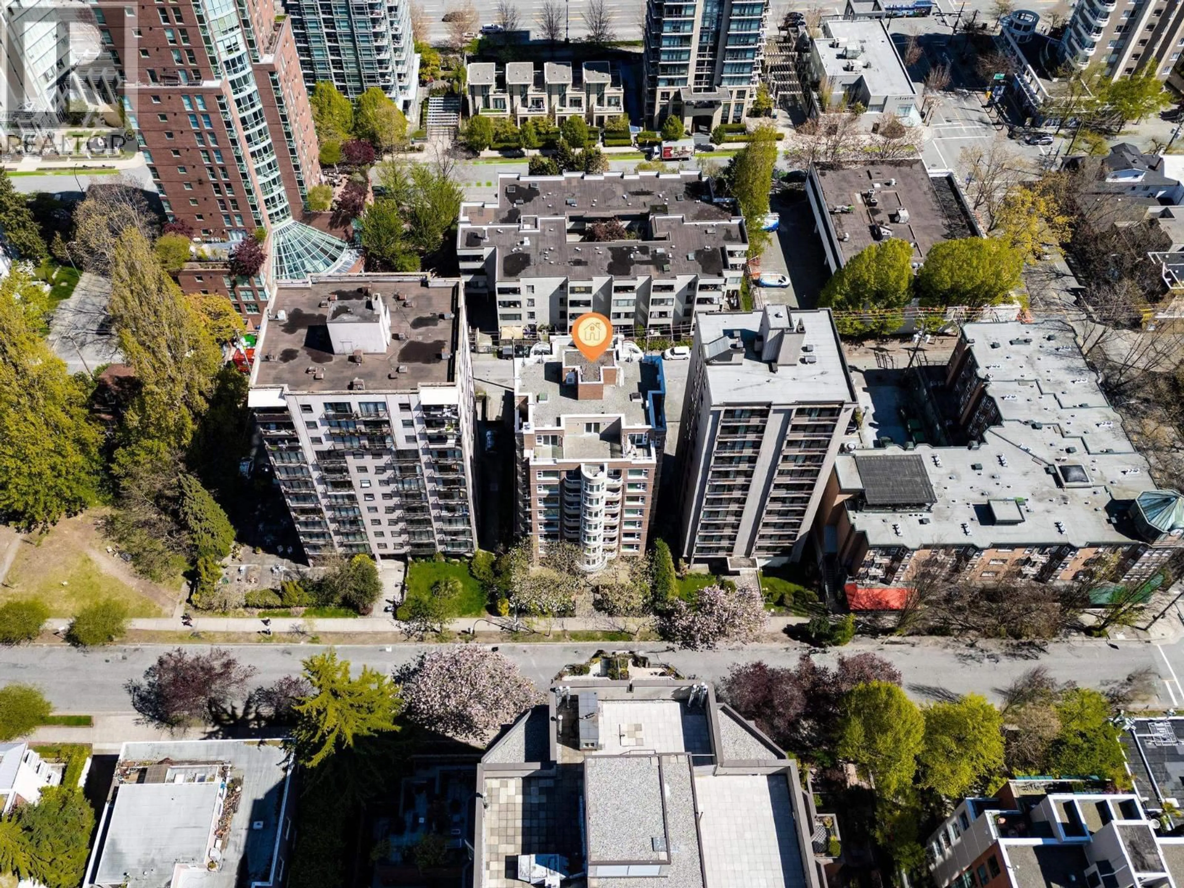 A pic from outside/outdoor area/front of a property/back of a property/a pic from drone, city buildings view from balcony for 203 - 1845 ROBSON STREET, Vancouver British Columbia V6G1E4