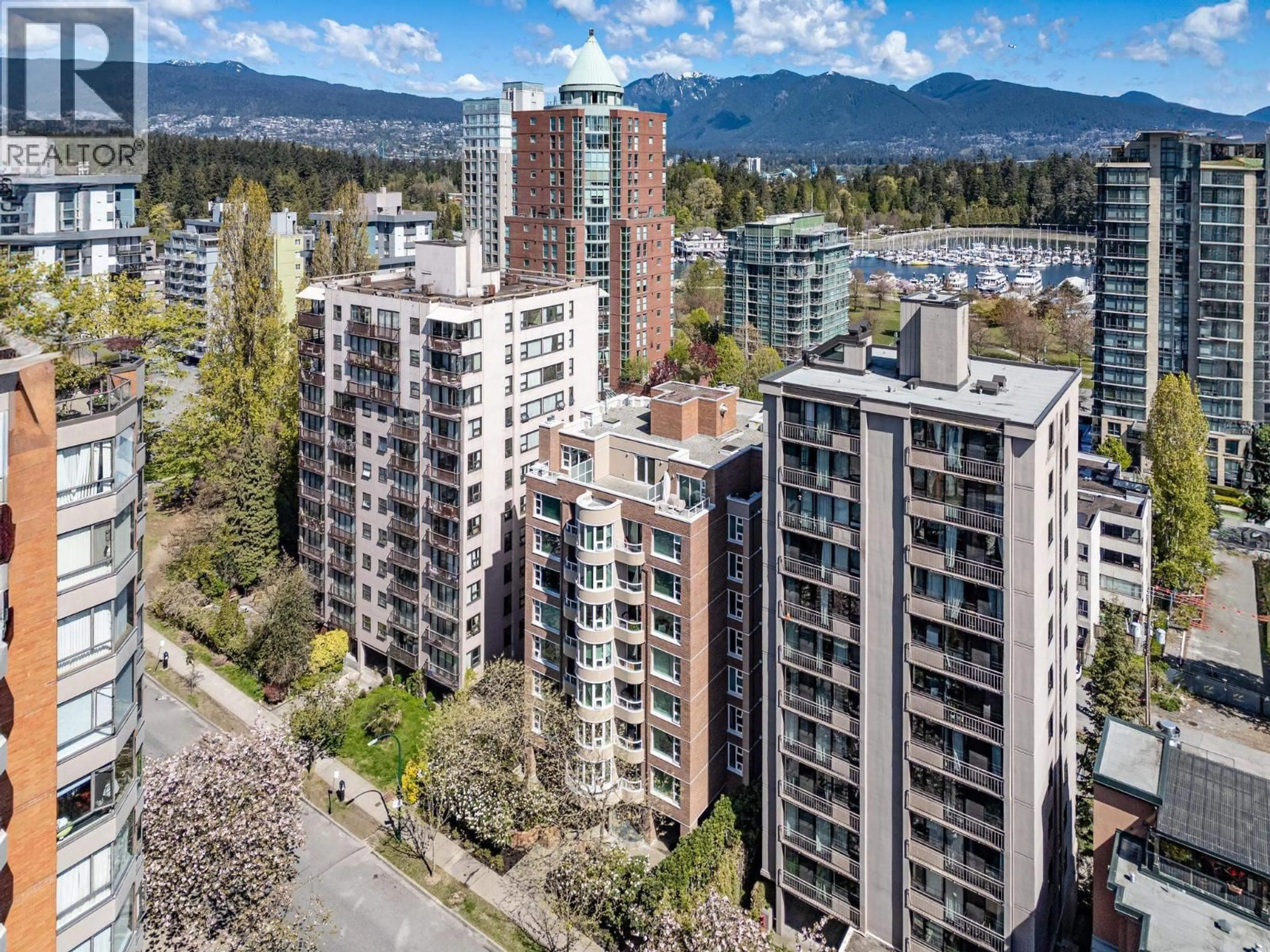 A pic from outside/outdoor area/front of a property/back of a property/a pic from drone, city buildings view from balcony for 203 - 1845 ROBSON STREET, Vancouver British Columbia V6G1E4