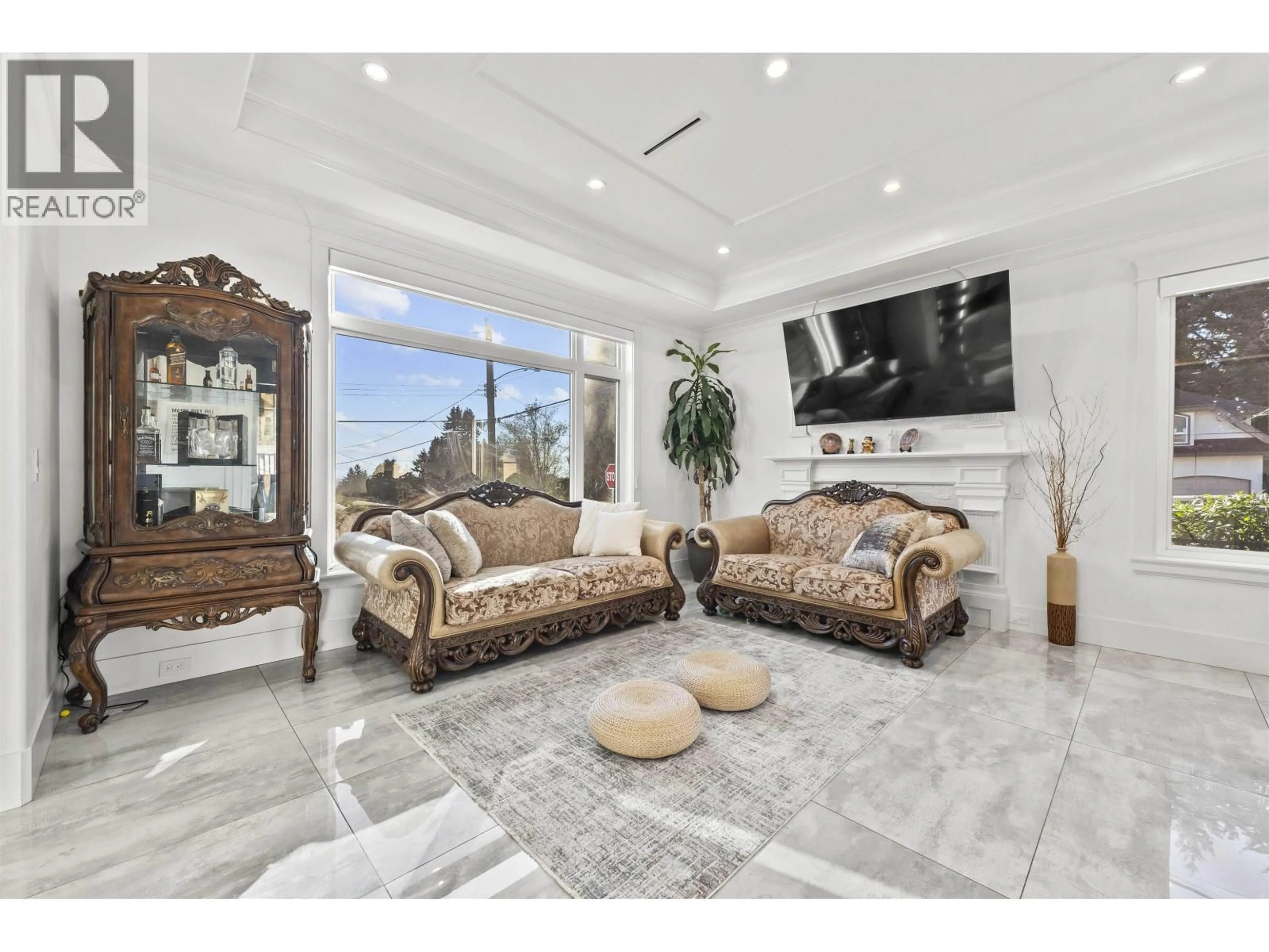 Living room with furniture, ceramic/tile floor for 5111 CLINTON STREET, Burnaby British Columbia V5J2L5