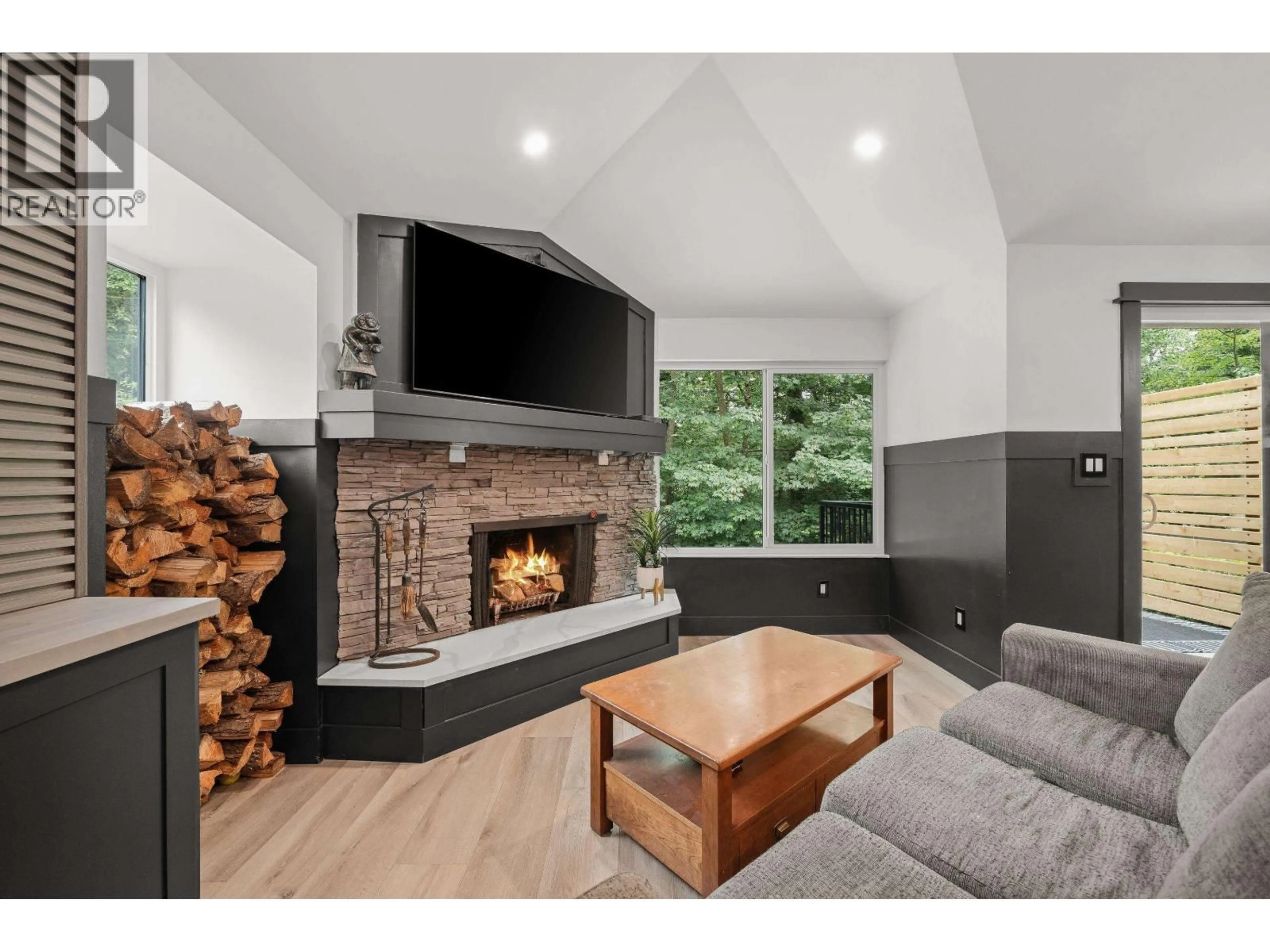 Home theater for 1430 DRAYCOTT ROAD, North Vancouver British Columbia V7J1W2