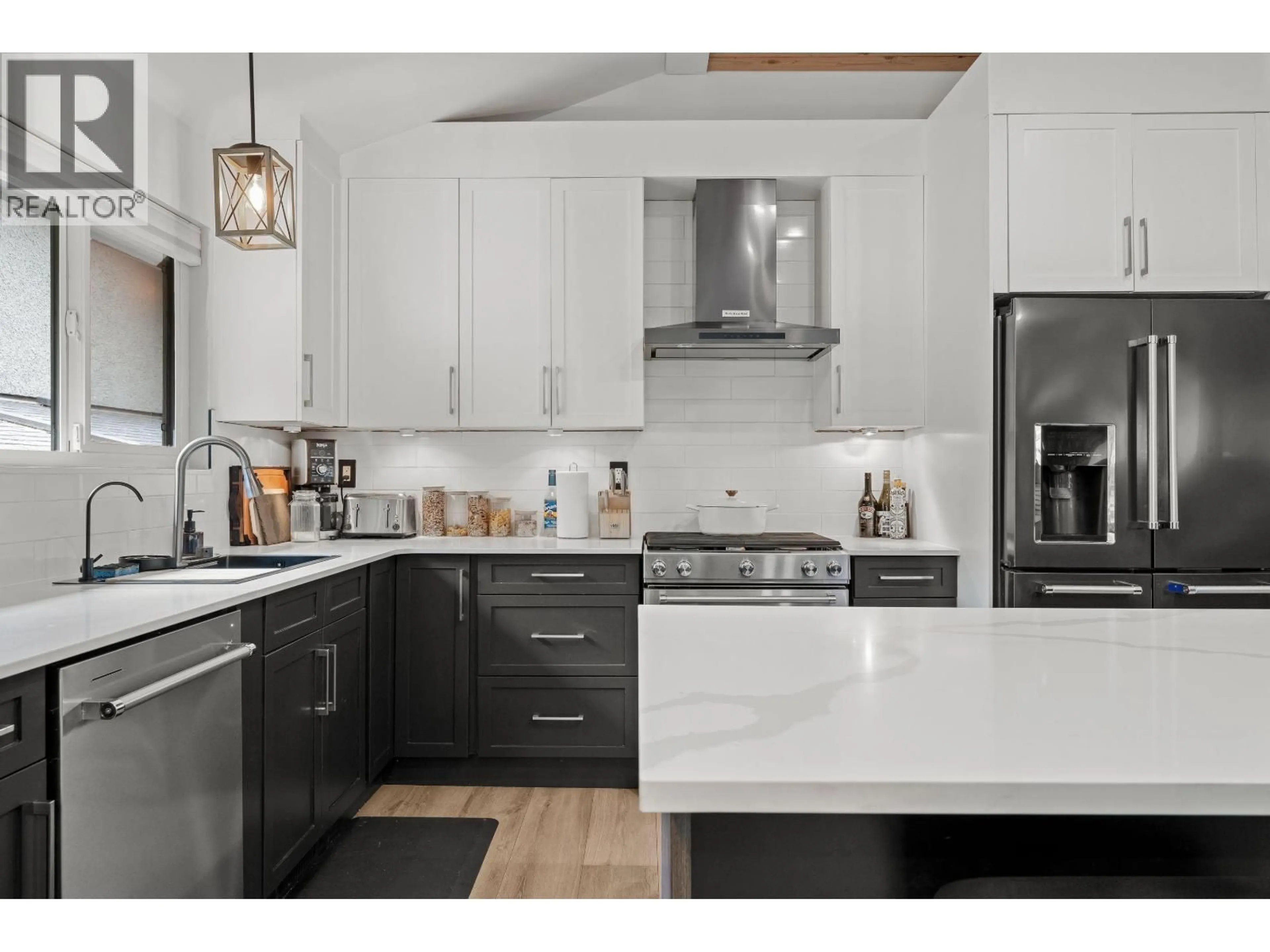 Contemporary kitchen, unknown for 1430 DRAYCOTT ROAD, North Vancouver British Columbia V7J1W2