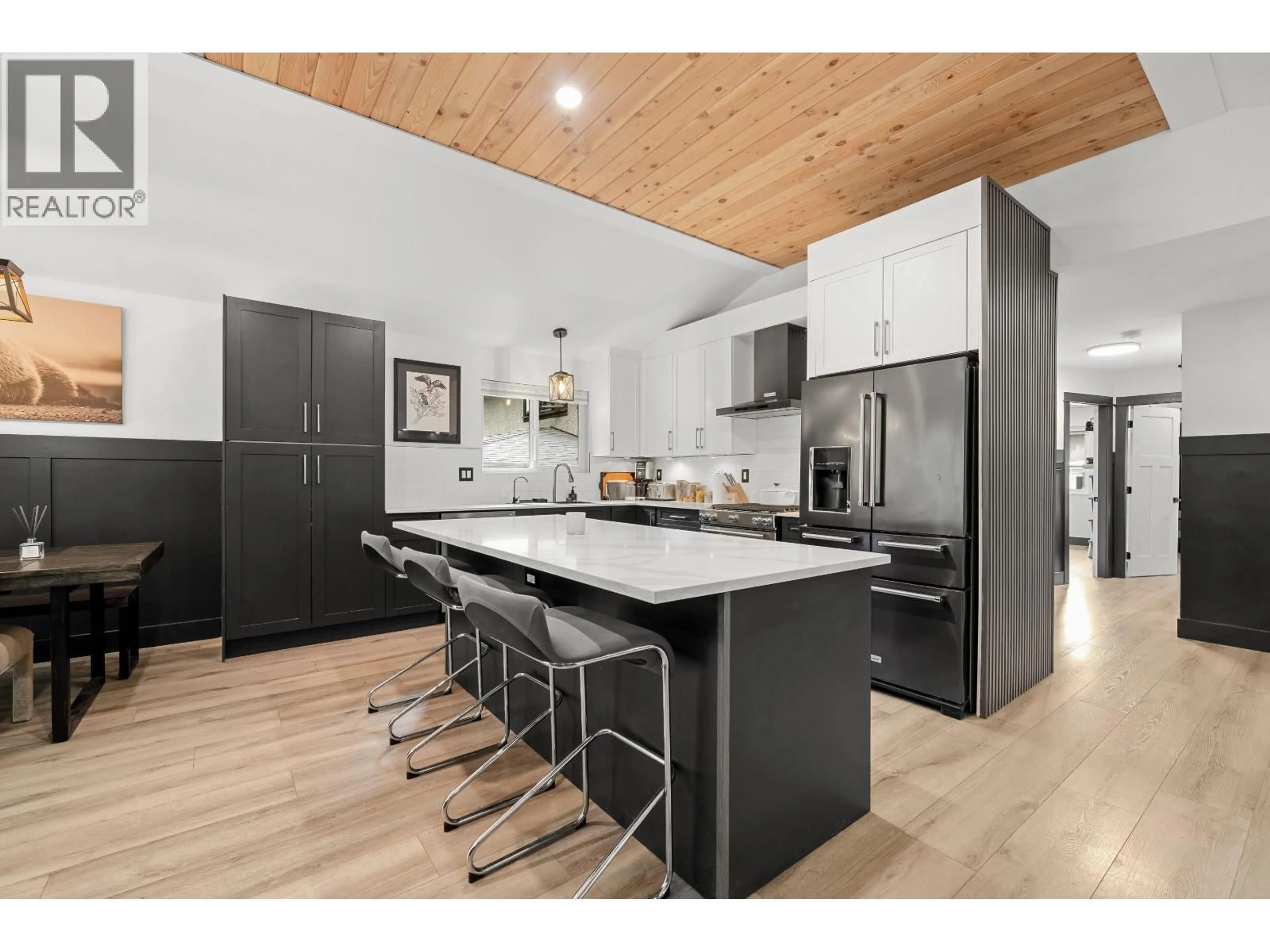 Open concept kitchen, wood/laminate floor for 1430 DRAYCOTT ROAD, North Vancouver British Columbia V7J1W2