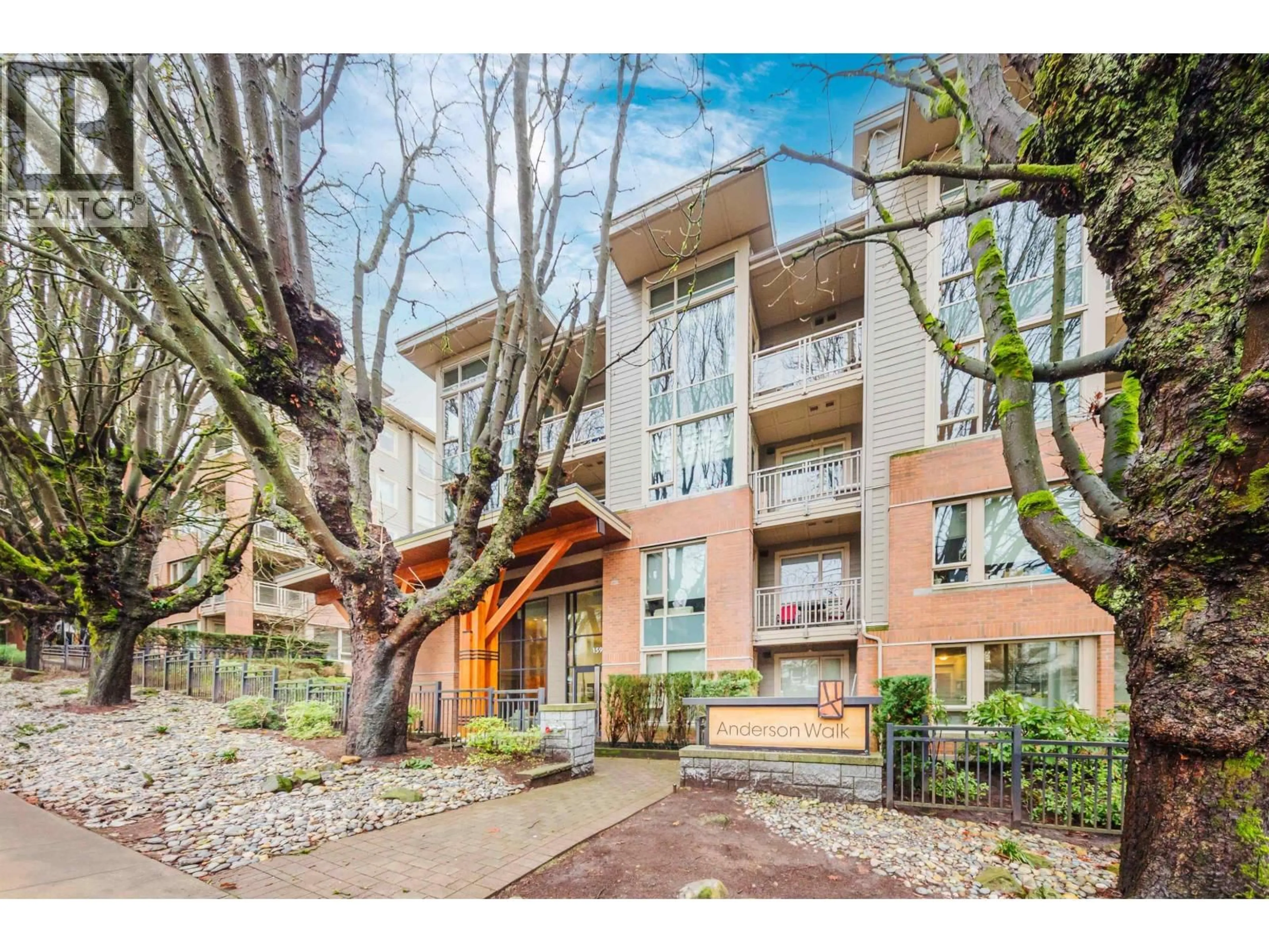 A pic from outside/outdoor area/front of a property/back of a property/a pic from drone, street for 307 - 159 22ND STREET, North Vancouver British Columbia V7M0B6
