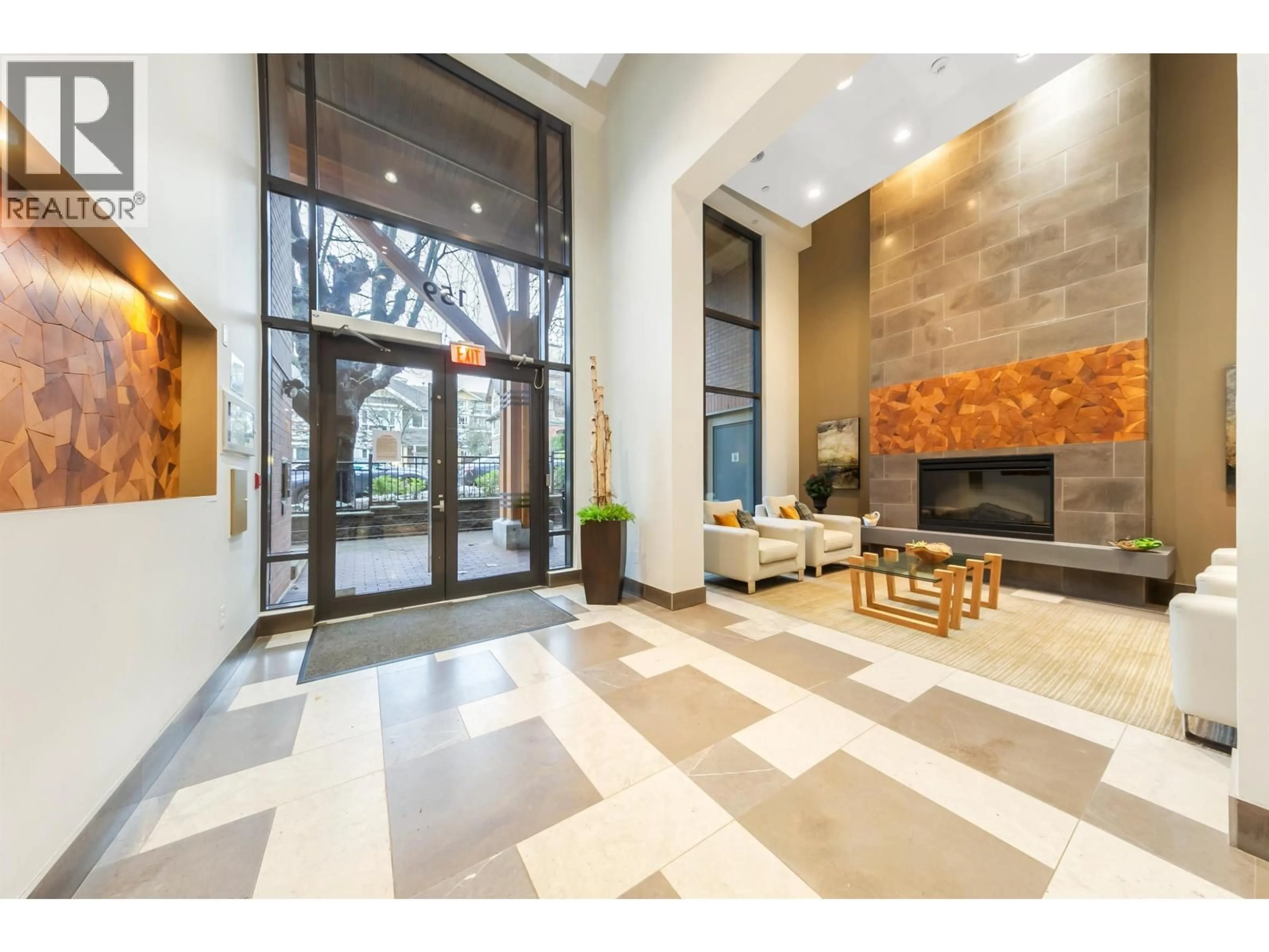 Lobby for 307 - 159 22ND STREET, North Vancouver British Columbia V7M0B6