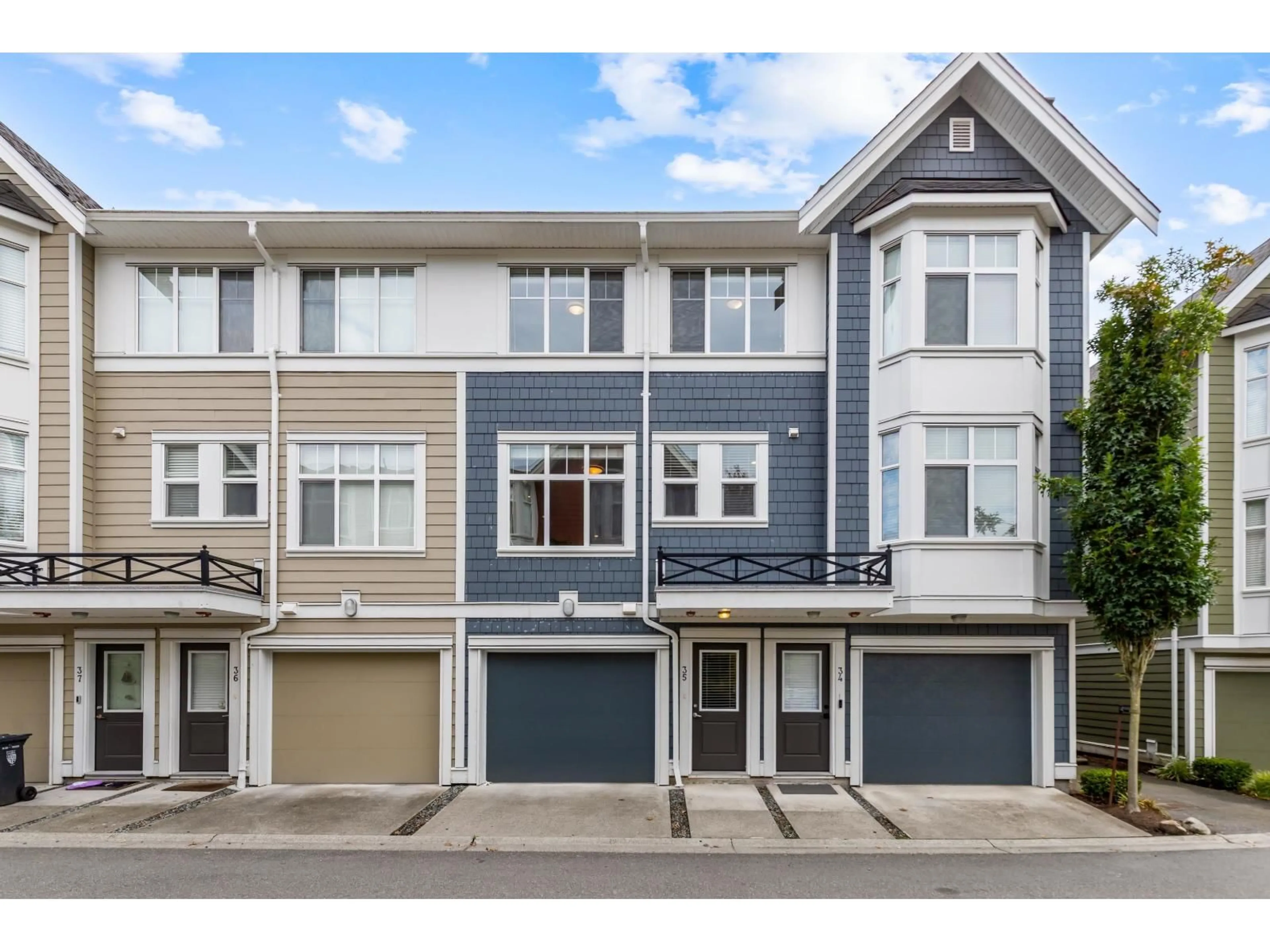 Home with vinyl exterior material, street for 35 - 20852 77A, Langley British Columbia V2Y2E6