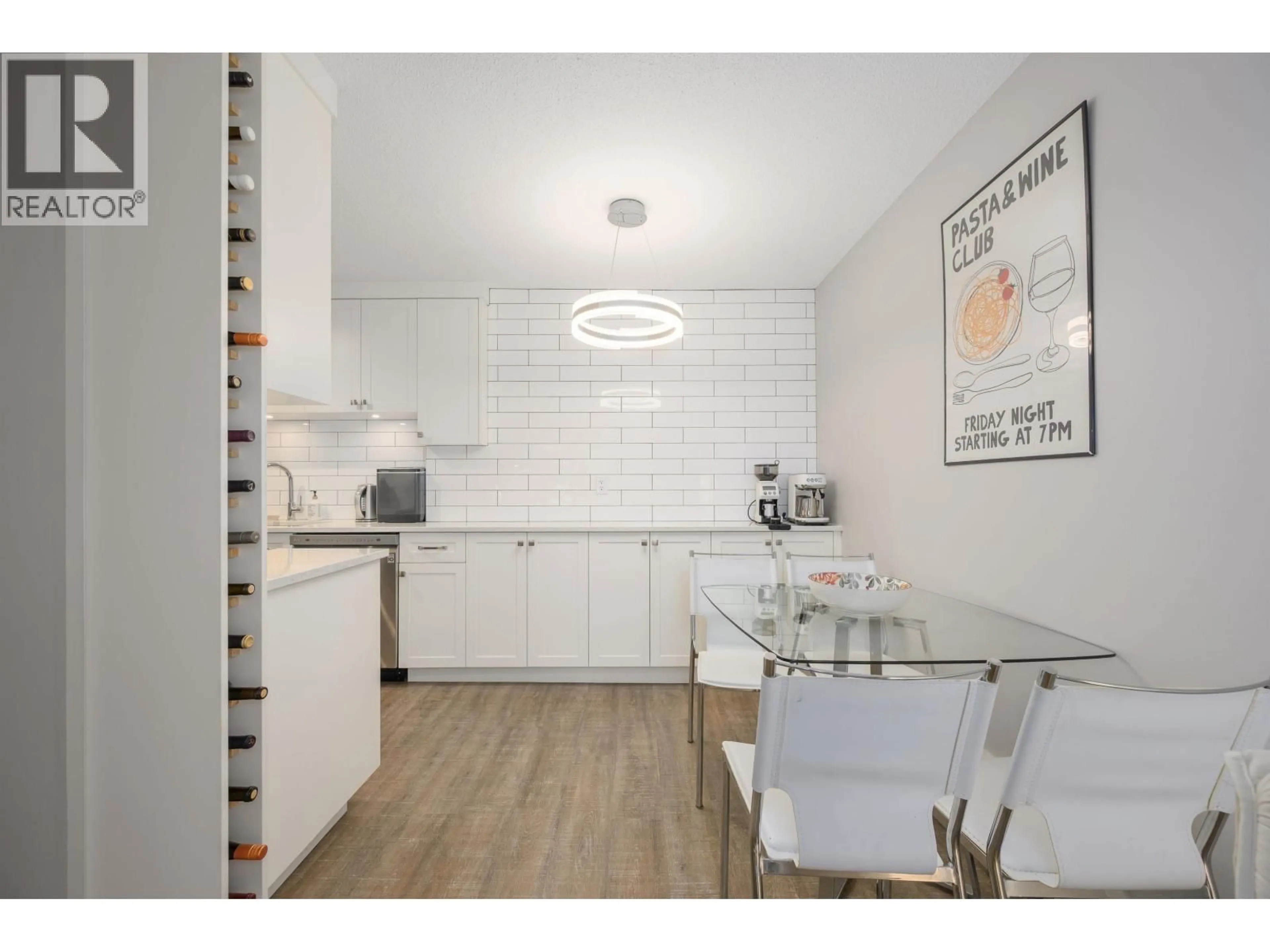 Standard kitchen, unknown for 105 - 308 2ND STREET, North Vancouver British Columbia V7M1E1