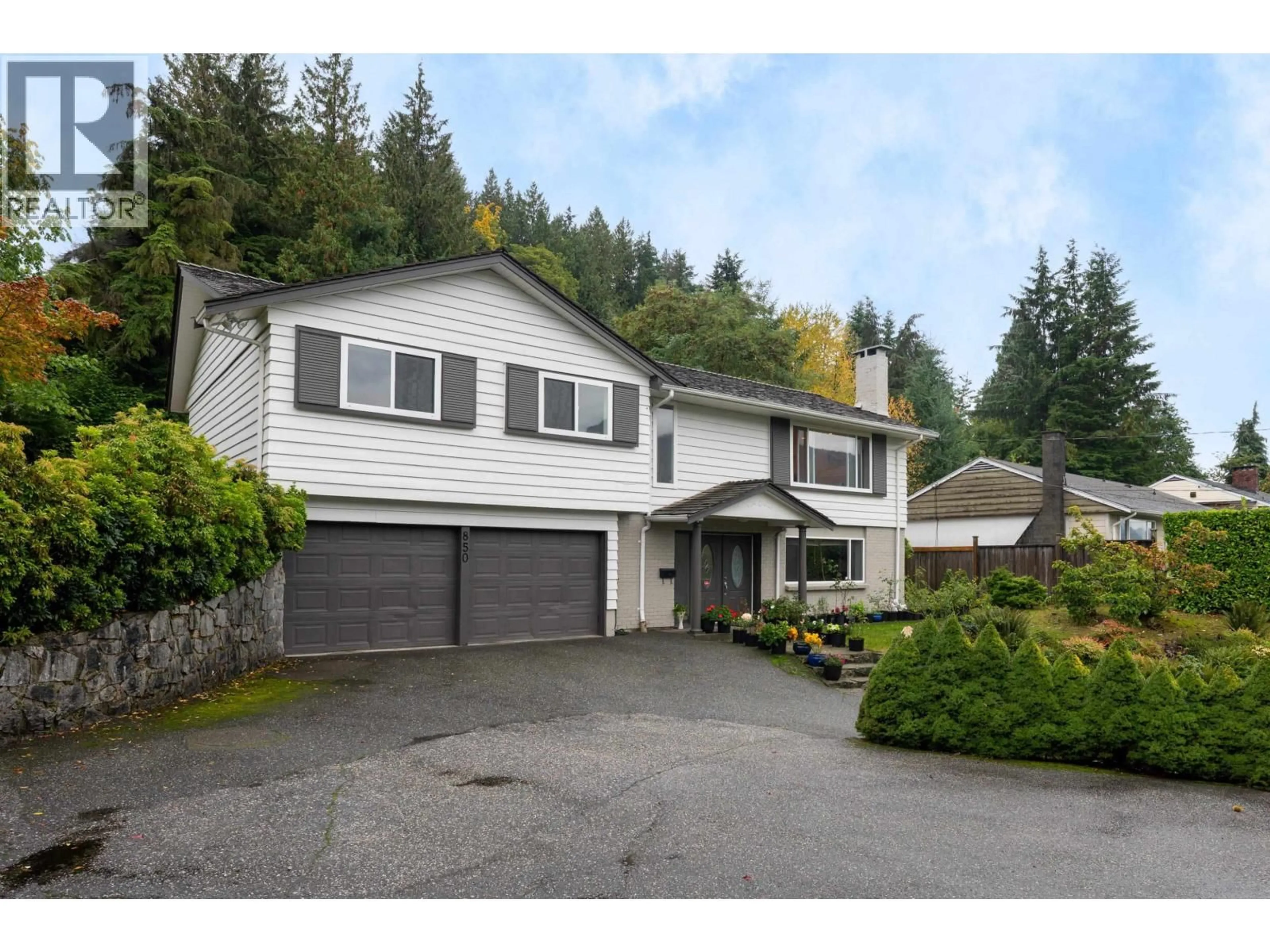 Home with vinyl exterior material, street for 850 JEFFERSON AVENUE, West Vancouver British Columbia V7T2A4