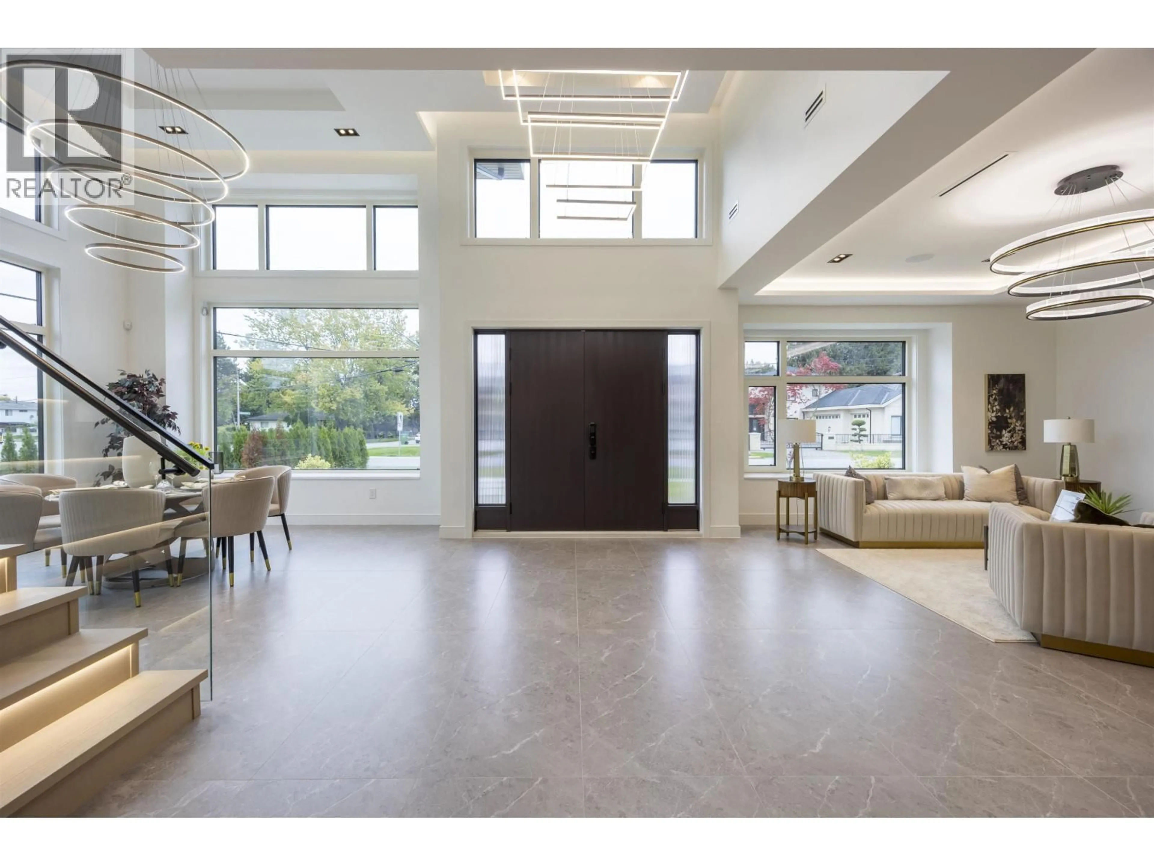 Indoor foyer for 9240 SAUNDERS ROAD, Richmond British Columbia V7A2B1