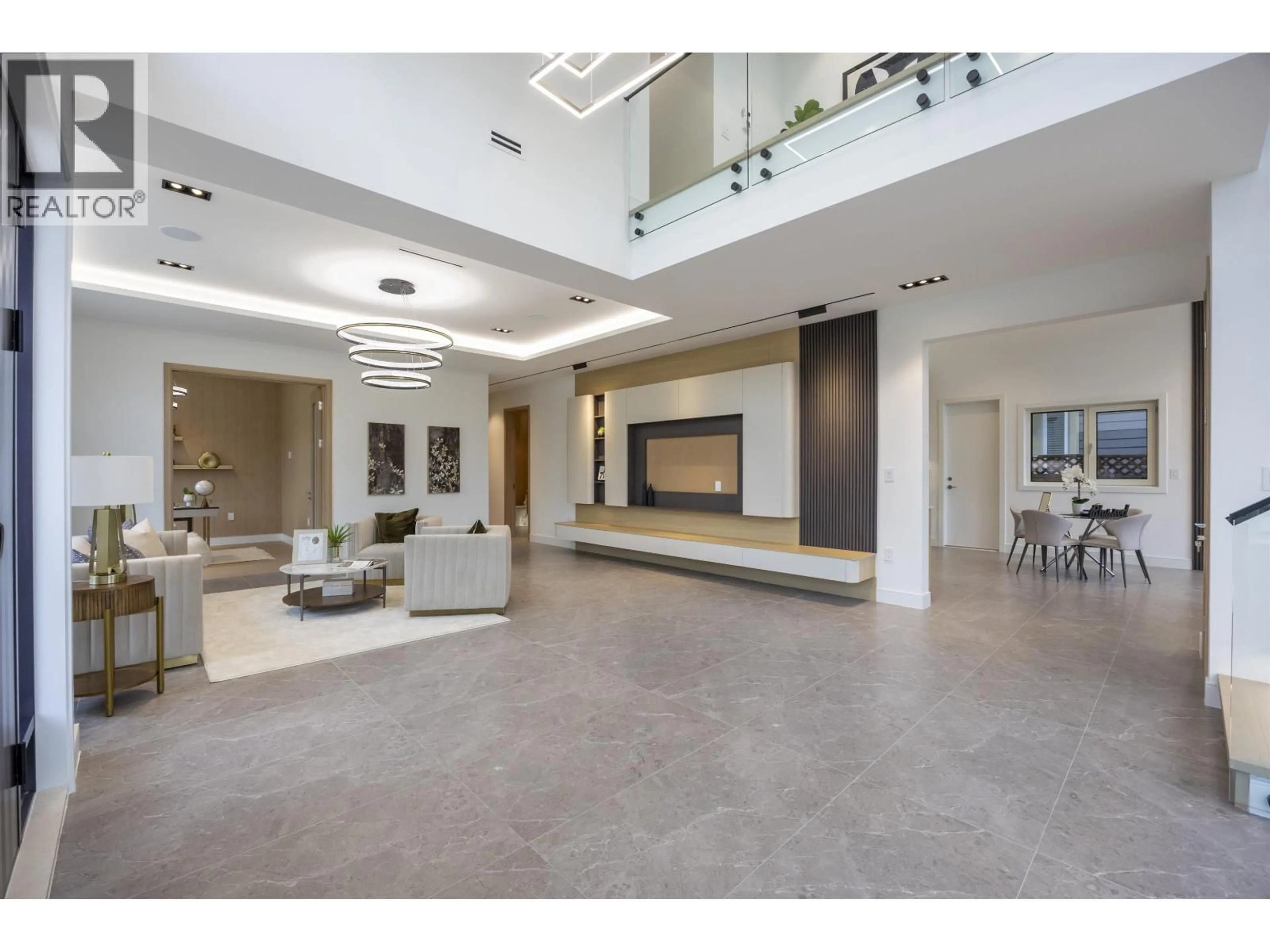 Indoor foyer for 9240 SAUNDERS ROAD, Richmond British Columbia V7A2B1