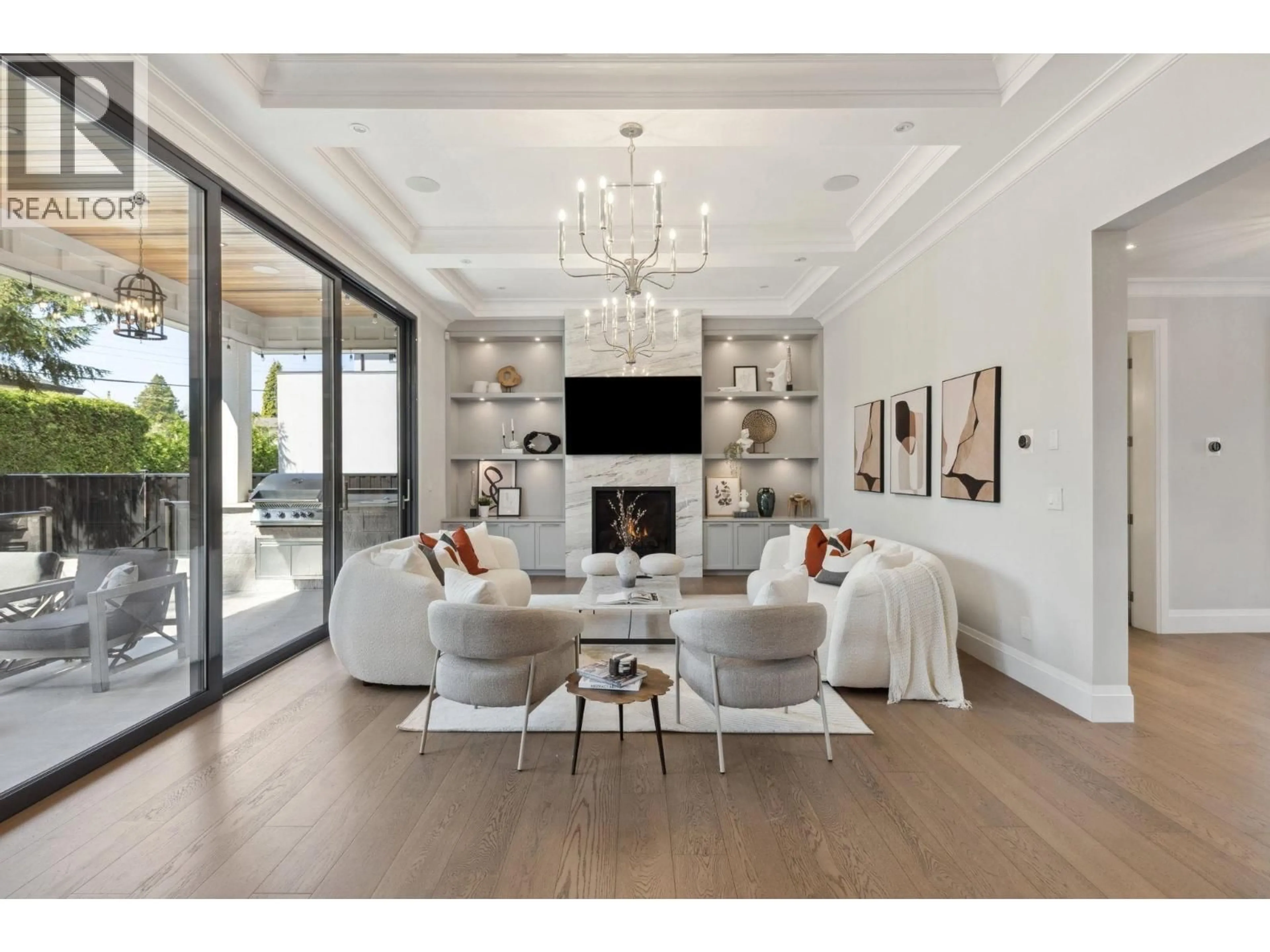 Living room with furniture, unknown for 939 FOREST HILLS DRIVE, North Vancouver British Columbia V7R1M9