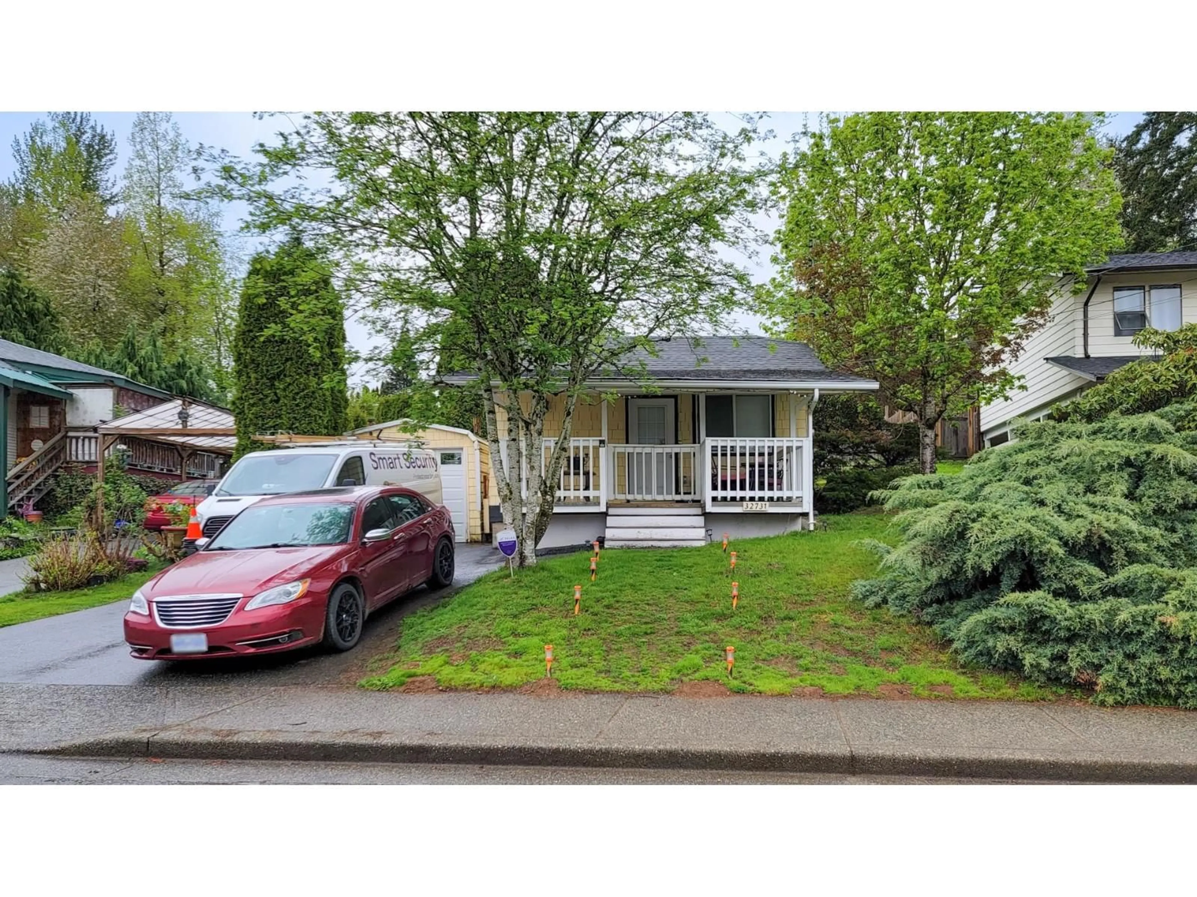 Home with vinyl exterior material, street for 32731 ADAMS, Mission British Columbia V2V2S2