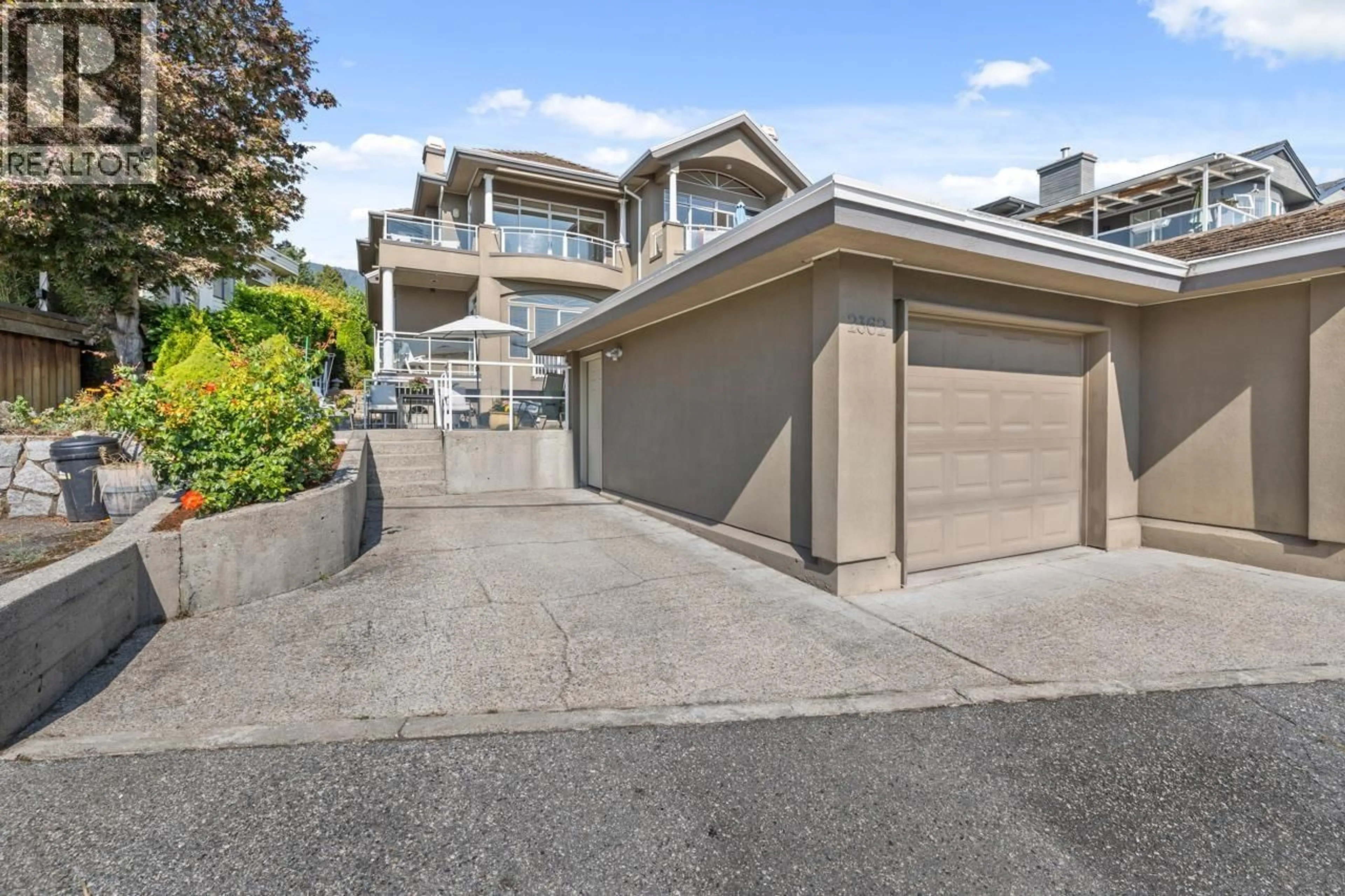 A pic from outside/outdoor area/front of a property/back of a property/a pic from drone, street for 2362 MARINE DRIVE, West Vancouver British Columbia V7V1K8