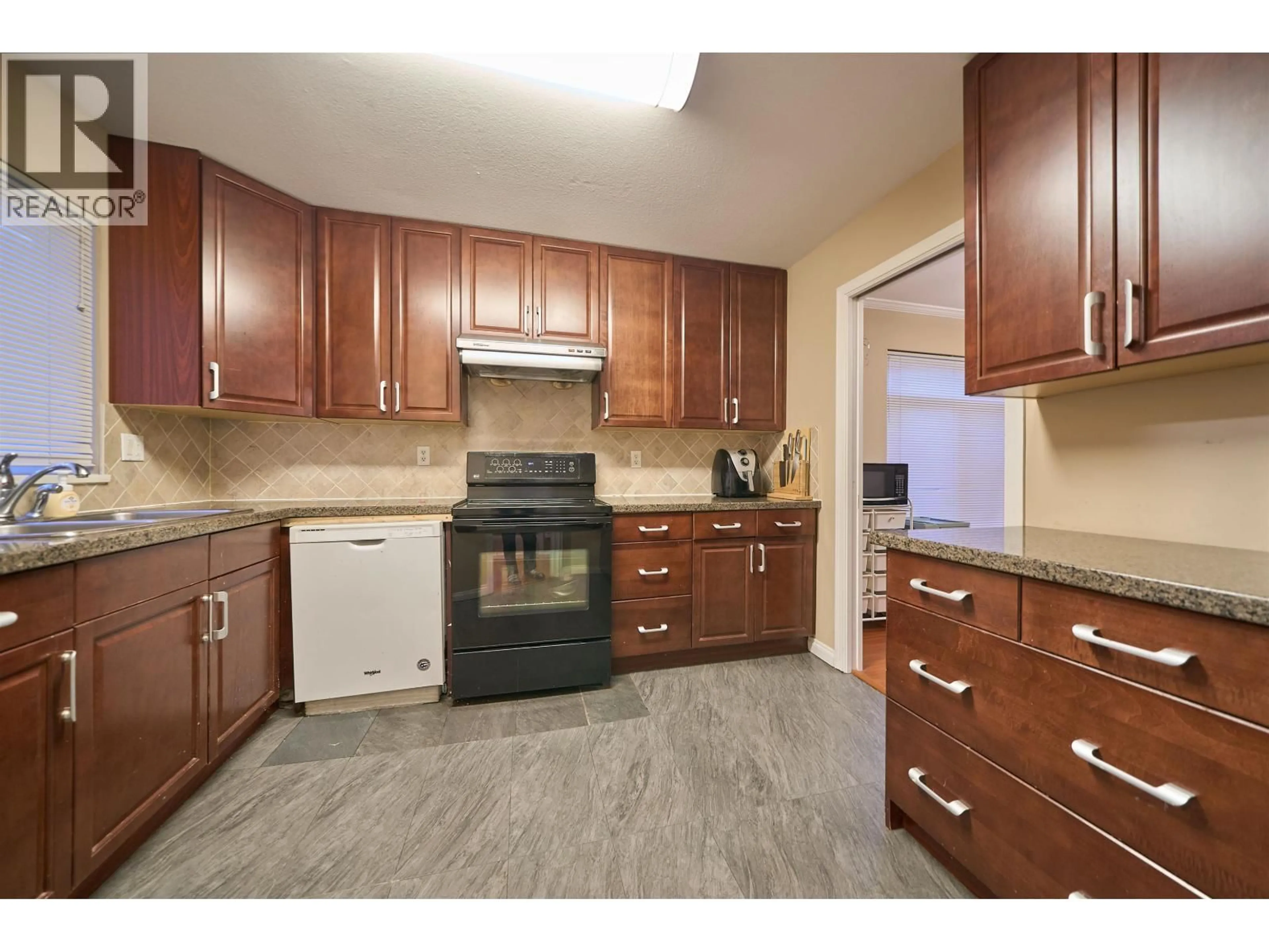 Standard kitchen, unknown for 4 - 9700 BLUNDELL ROAD, Richmond British Columbia V6Y1K6
