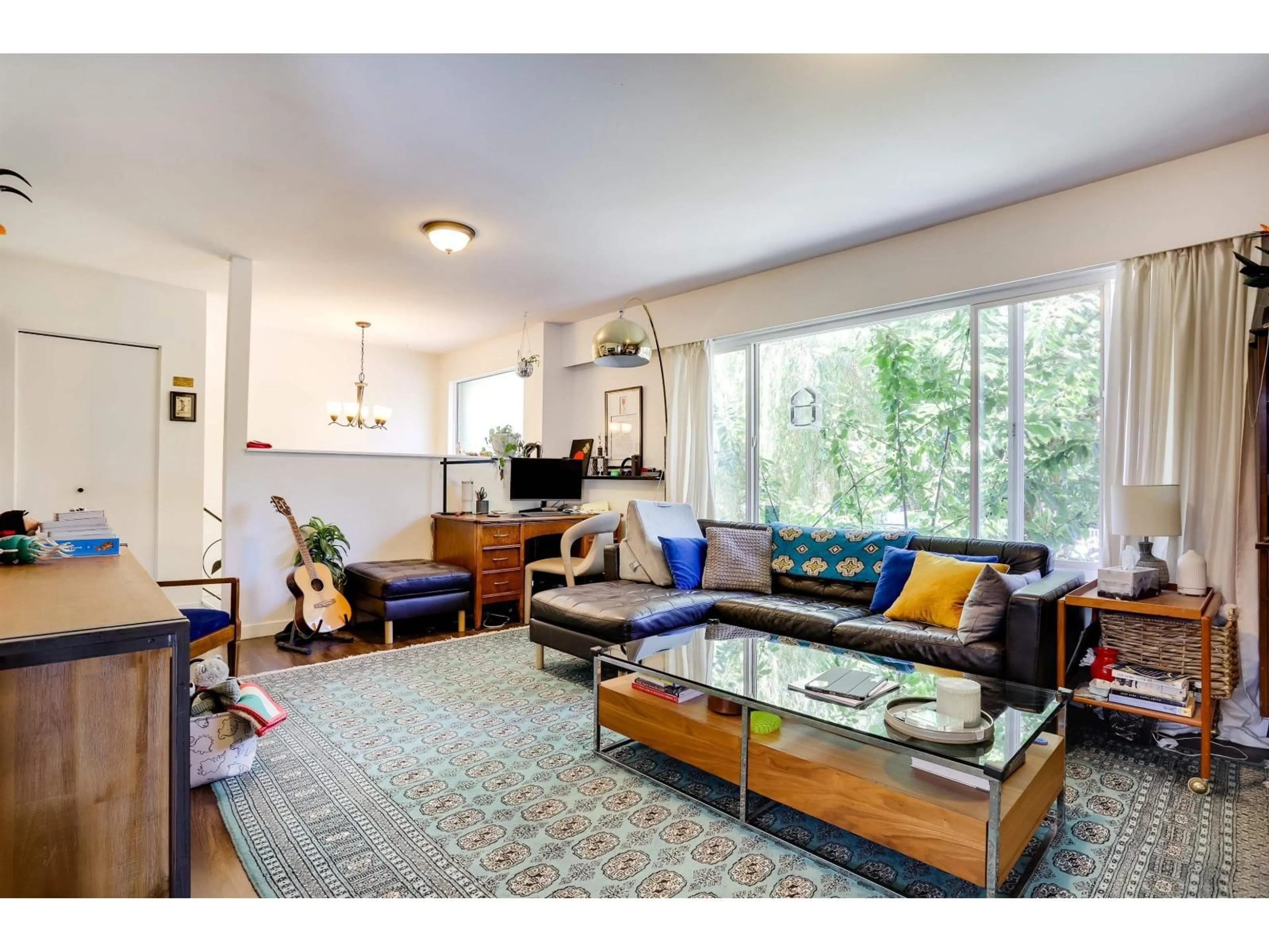 Living room with furniture, unknown for 2682 PARKWAY, Surrey British Columbia V4P1E8