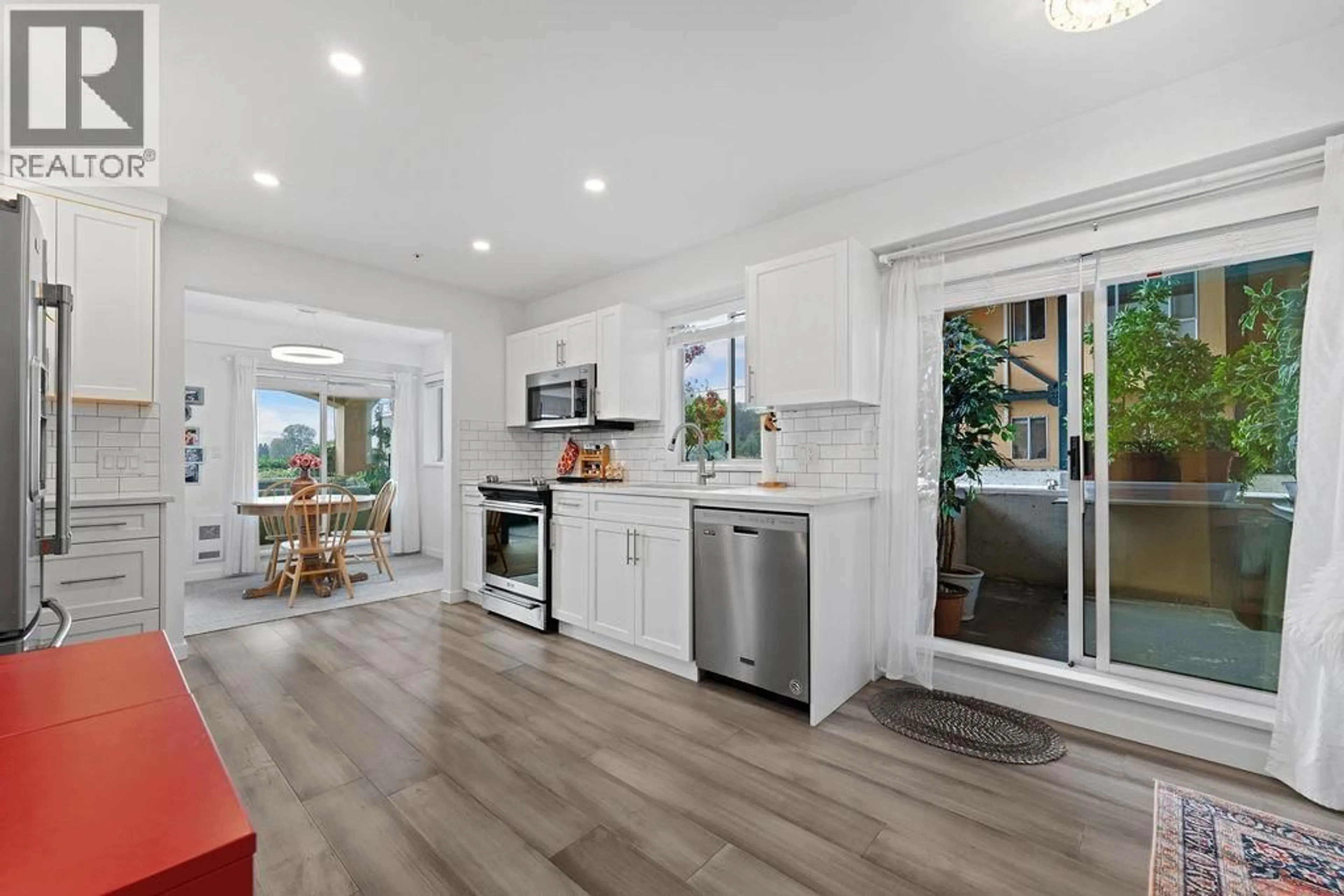 Open concept kitchen, ceramic/tile floor for 111 - 6 RENAISSANCE SQUARE, New Westminster British Columbia V3M6N8