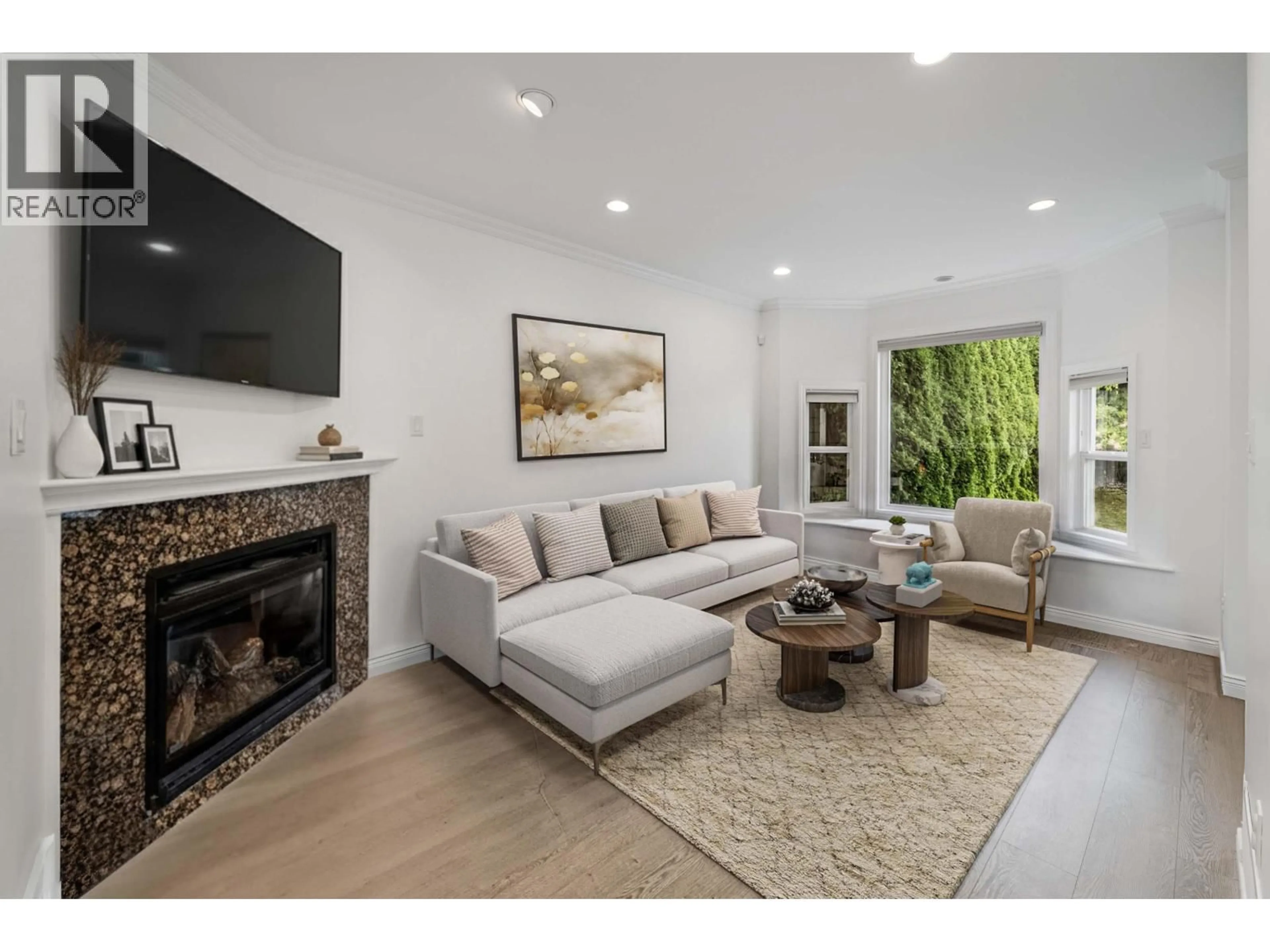 Living room with furniture, unknown for 1126 ROCHESTER AVENUE, Coquitlam British Columbia V3K2X4