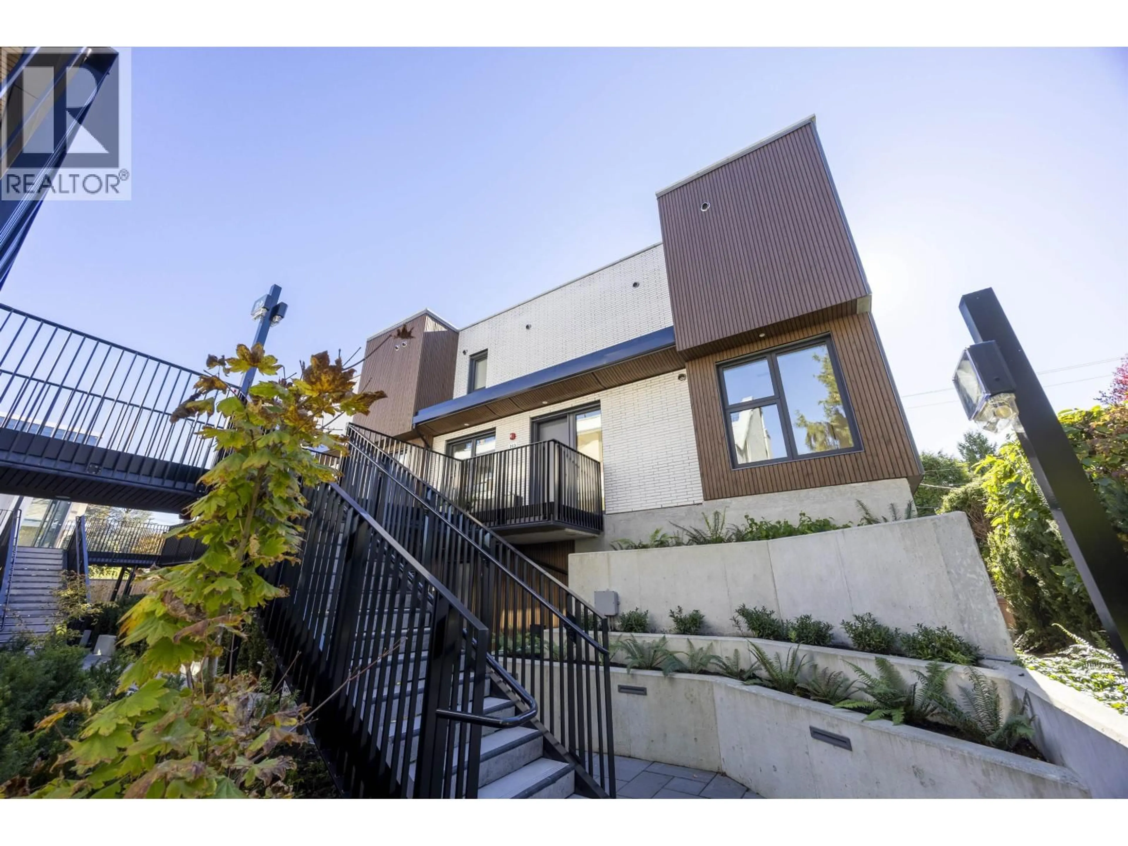 Unknown for 203 - 778 27TH AVENUE, Vancouver British Columbia V5V2K9
