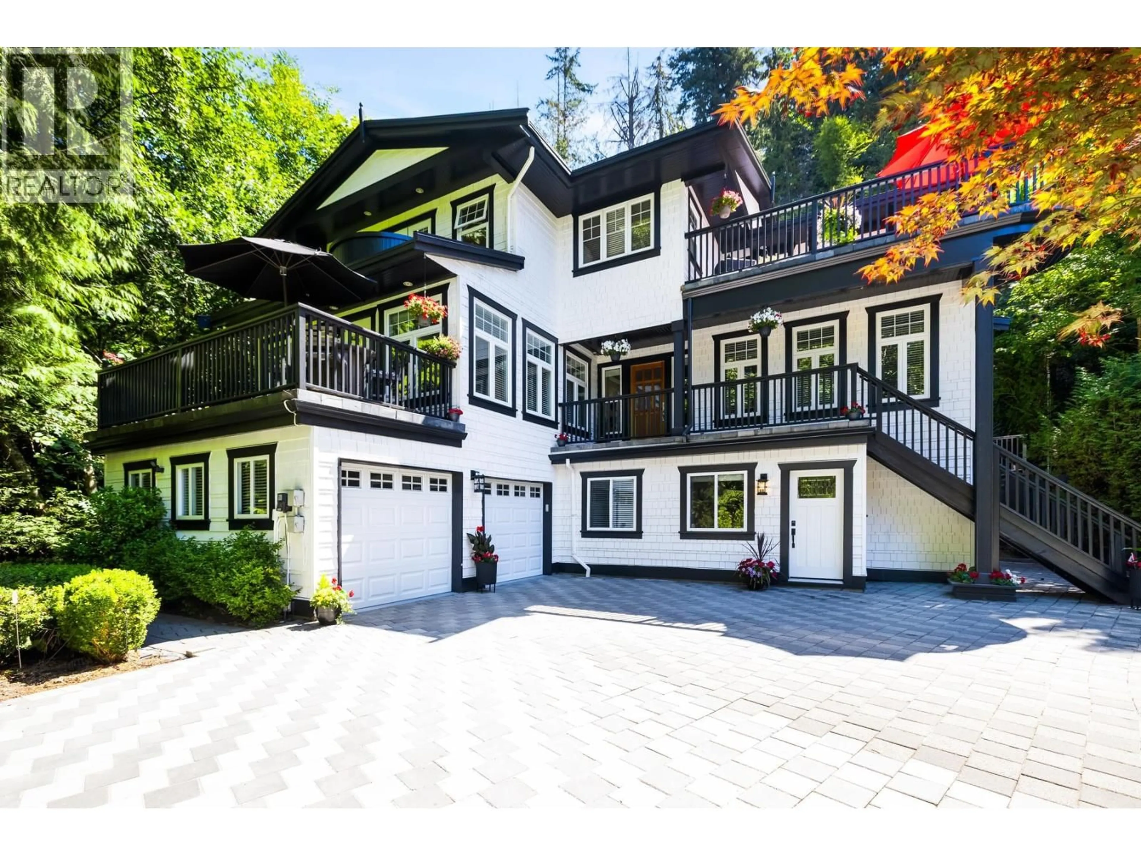 Home with vinyl exterior material, street for 5671 WESTPORT ROAD, West Vancouver British Columbia V7W1V3