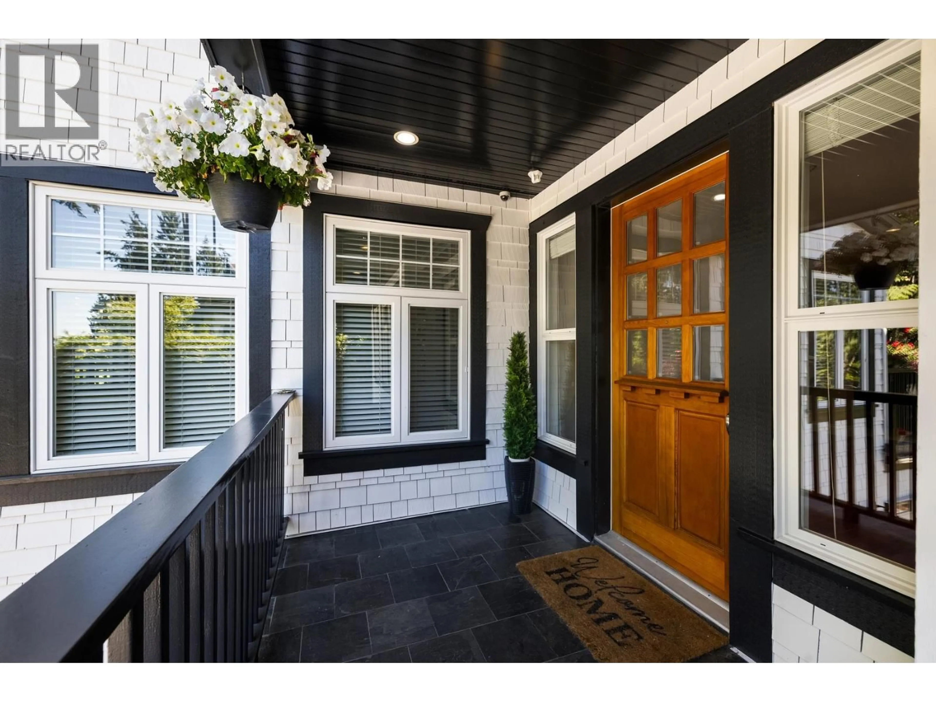 Indoor entryway for 5671 WESTPORT ROAD, West Vancouver British Columbia V7W1V3