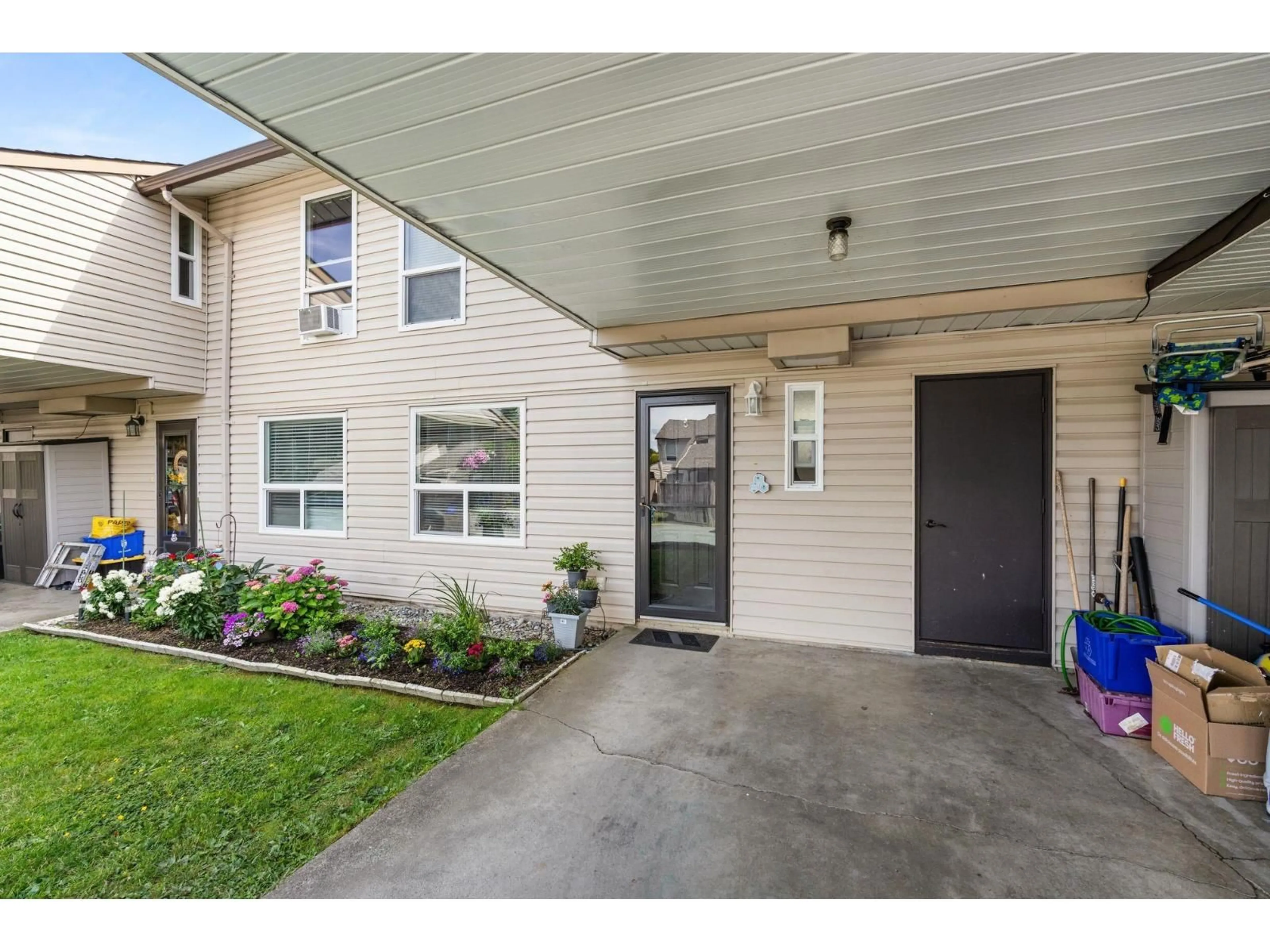 Indoor entryway for 303 - 27411 28, Langley British Columbia V4W3V2