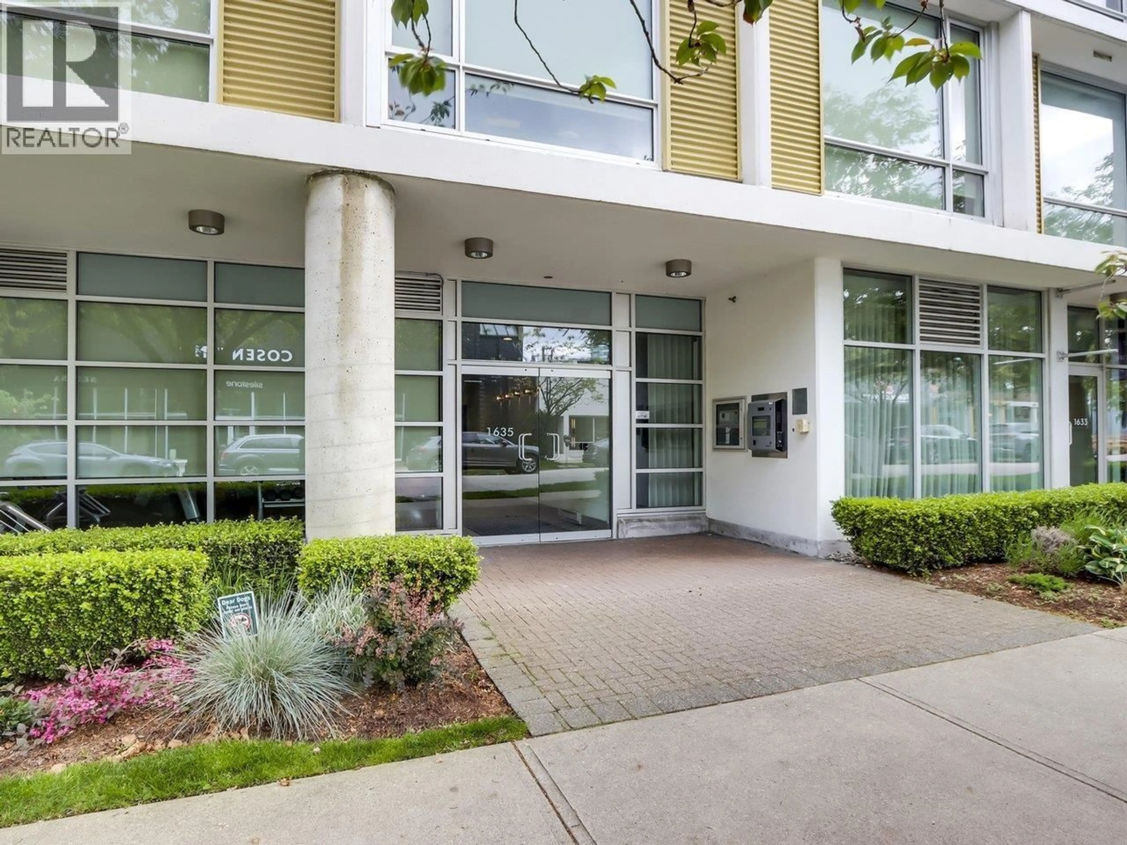 Indoor foyer for 507 - 1635 3RD AVENUE, Vancouver British Columbia V6J0B6
