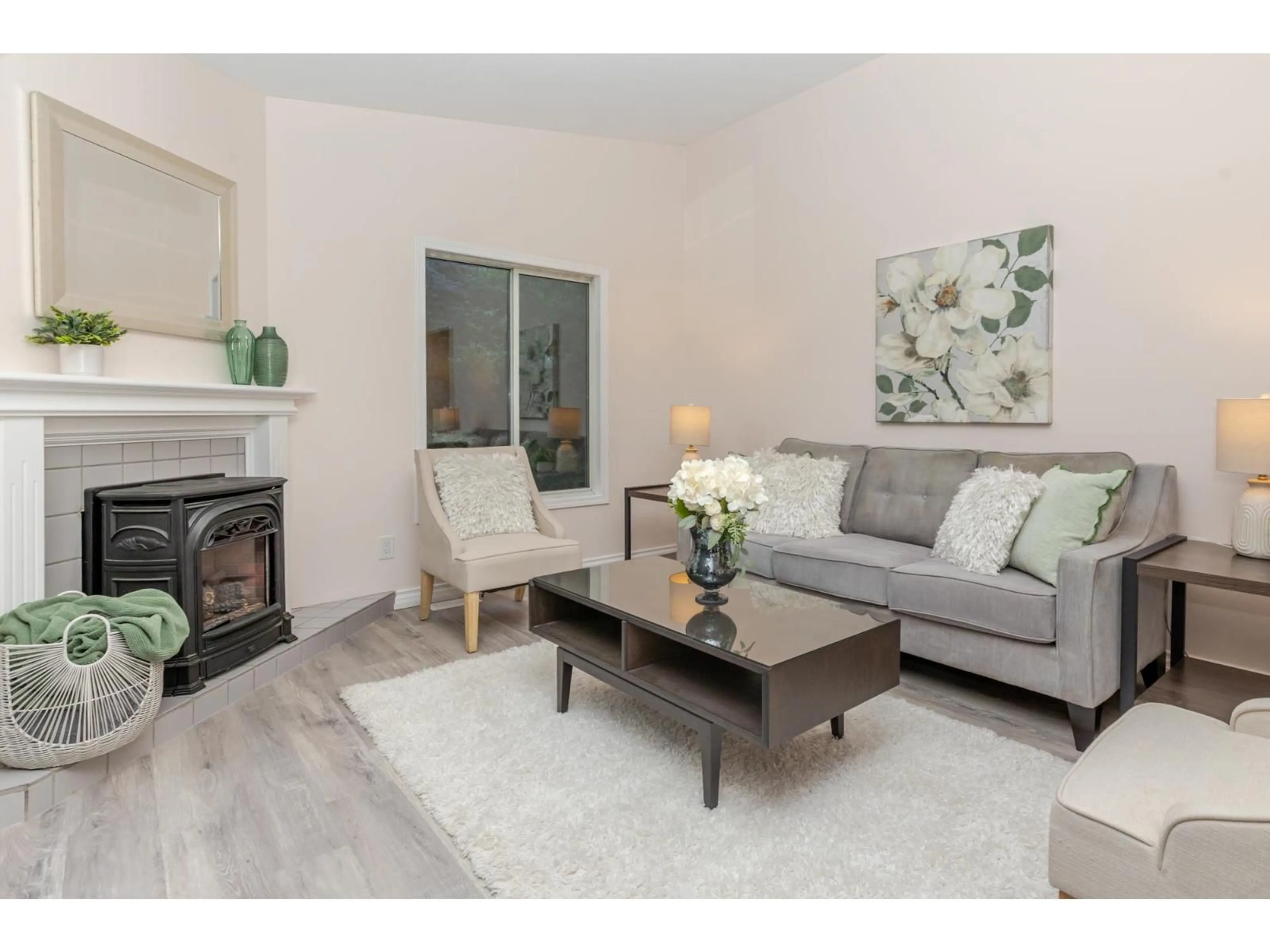 Living room with furniture, unknown for 32 - 1400 164, Surrey British Columbia V4A8T4