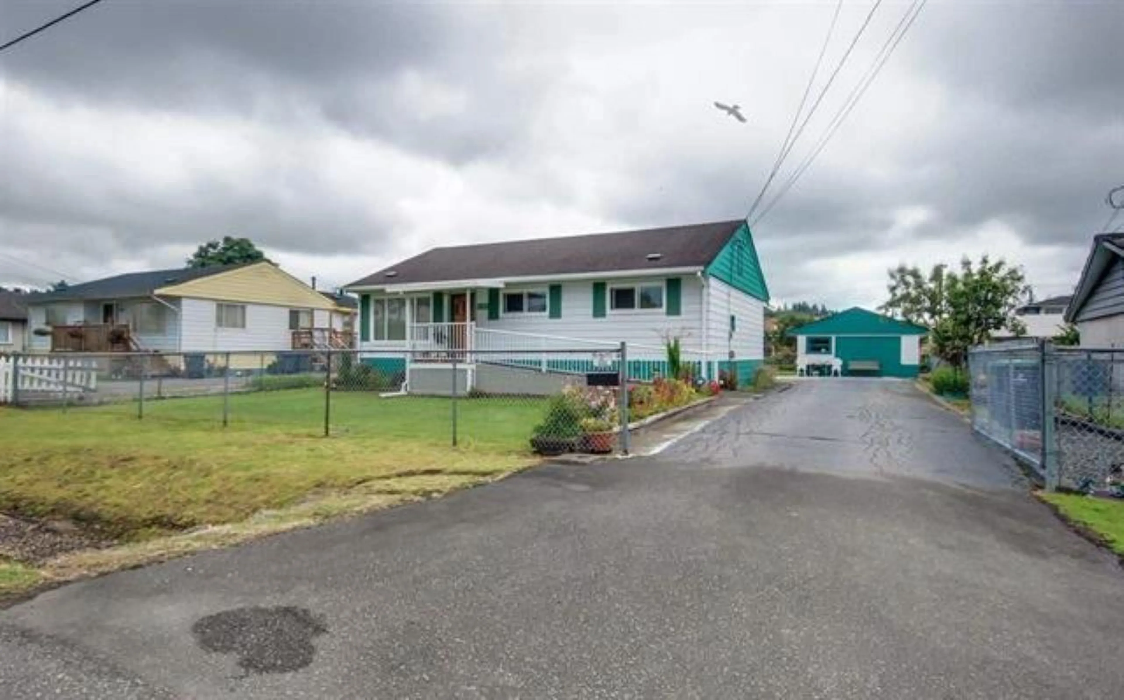 A pic from outside/outdoor area/front of a property/back of a property/a pic from drone, street for 12598 113, Surrey British Columbia V3V3M2
